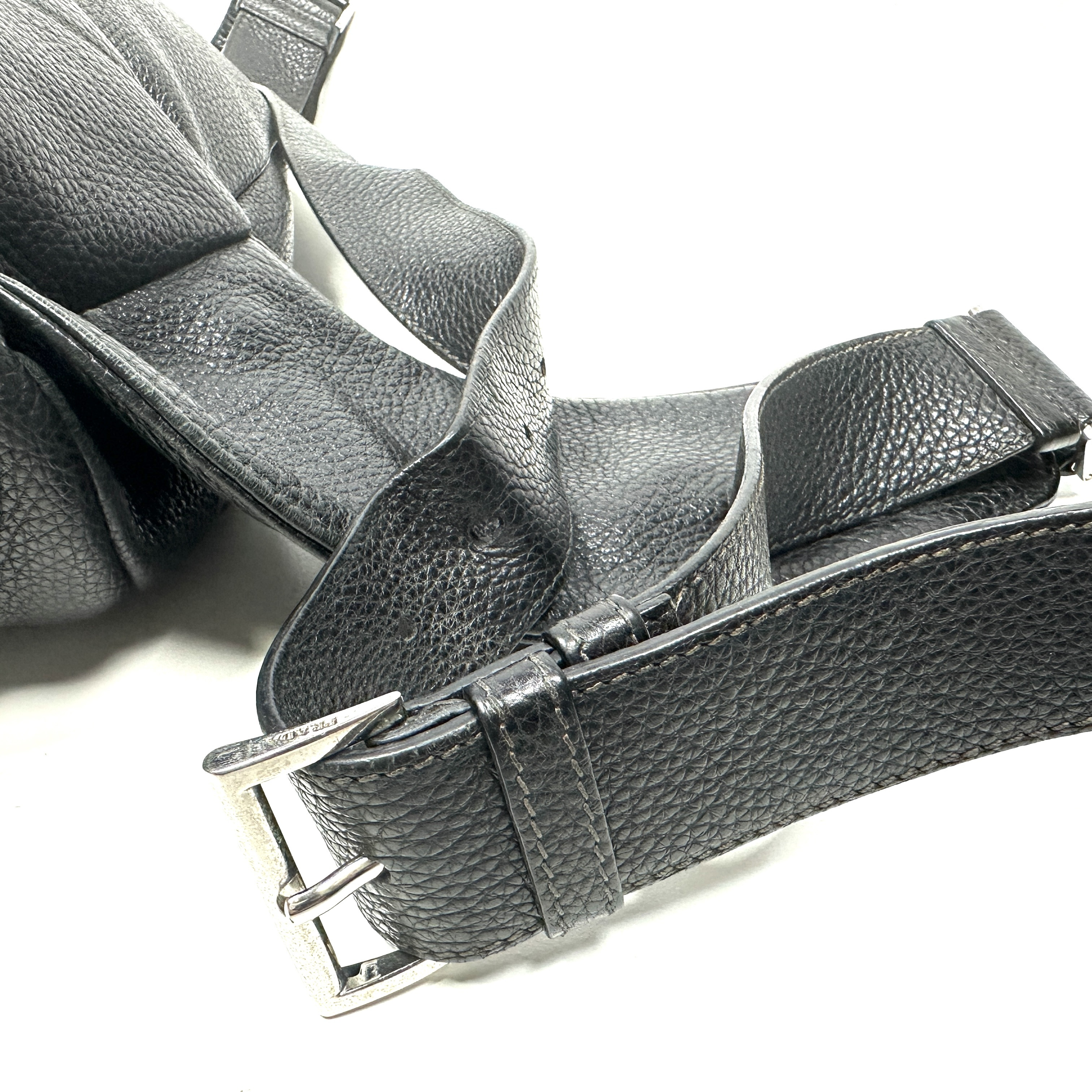 【水曜終了】(10698_0169)PRADA バックパック ステート ワンショルダー ボディバッグ トライアングルプレート ヴィッテロダイノ ブラック レザー ショルダーバッグ