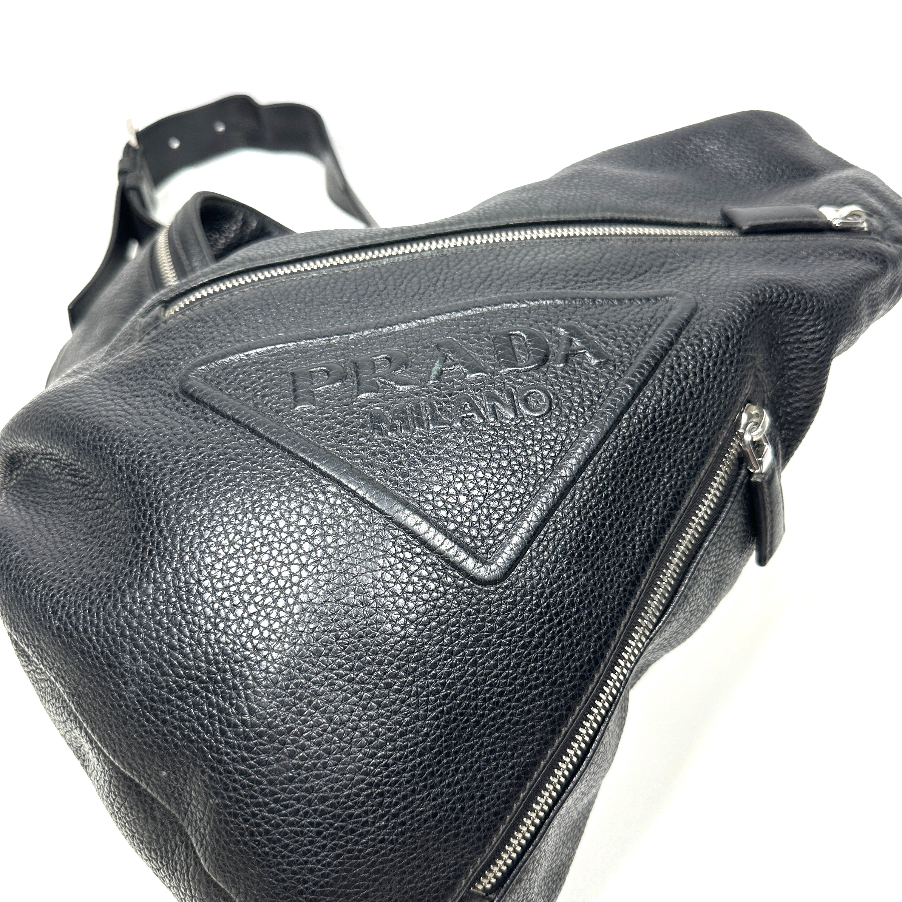 【水曜終了】(10698_0169)PRADA バックパック ステート ワンショルダー ボディバッグ トライアングルプレート ヴィッテロダイノ ブラック レザー ショルダーバッグ