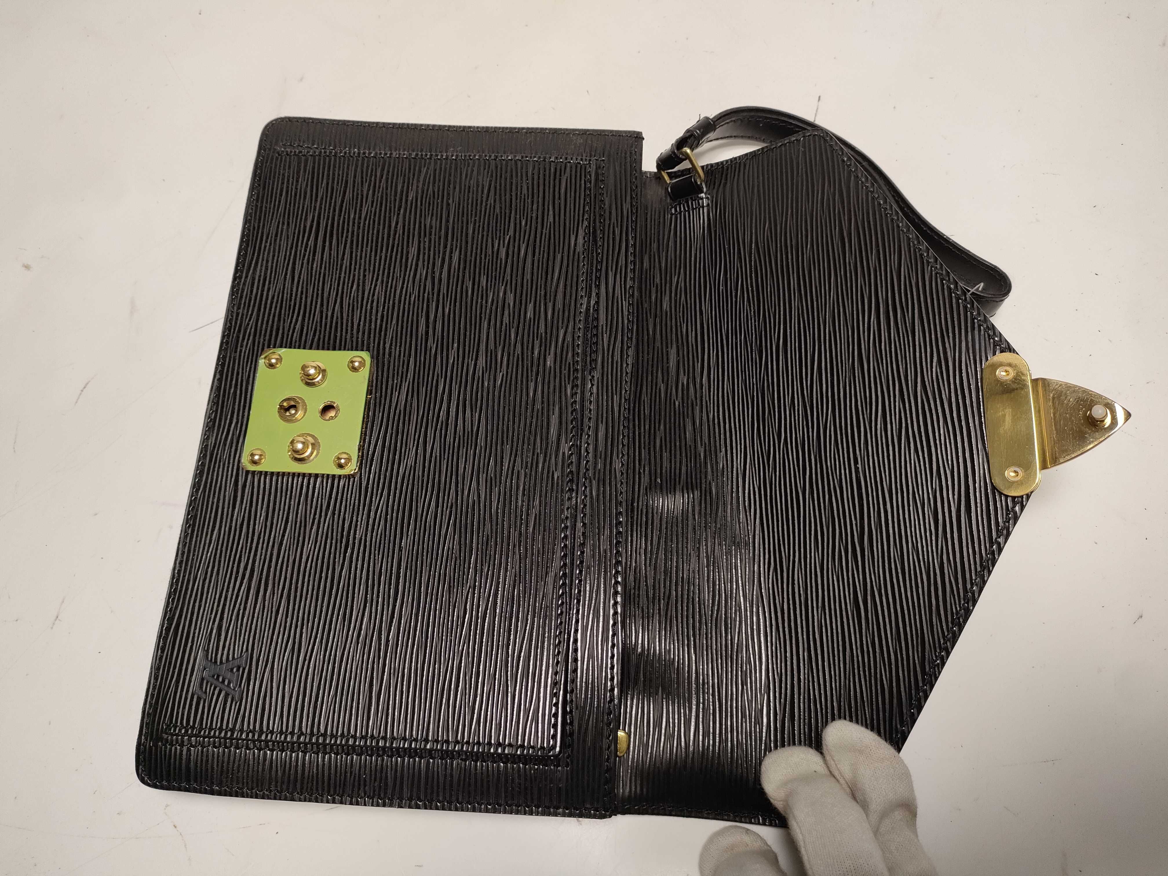 【水曜終了】(10229_0036)LOUIS VUITTON エピ セリエ・ドラゴンヌ クラッチバッグ