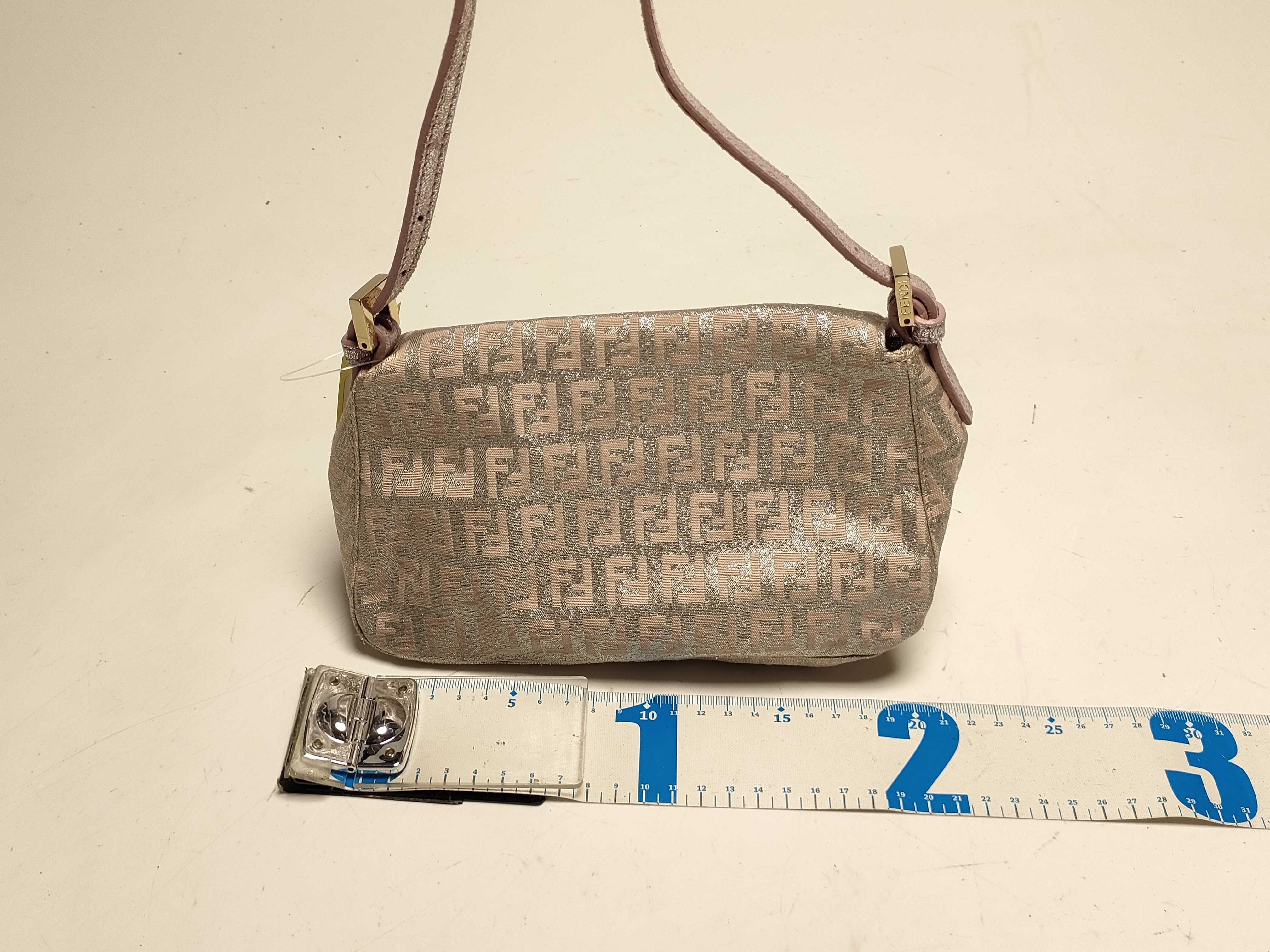 【水曜終了】(10219_0372)FENDI マンマ ラメ入り ポーチ ショルダーバッグ