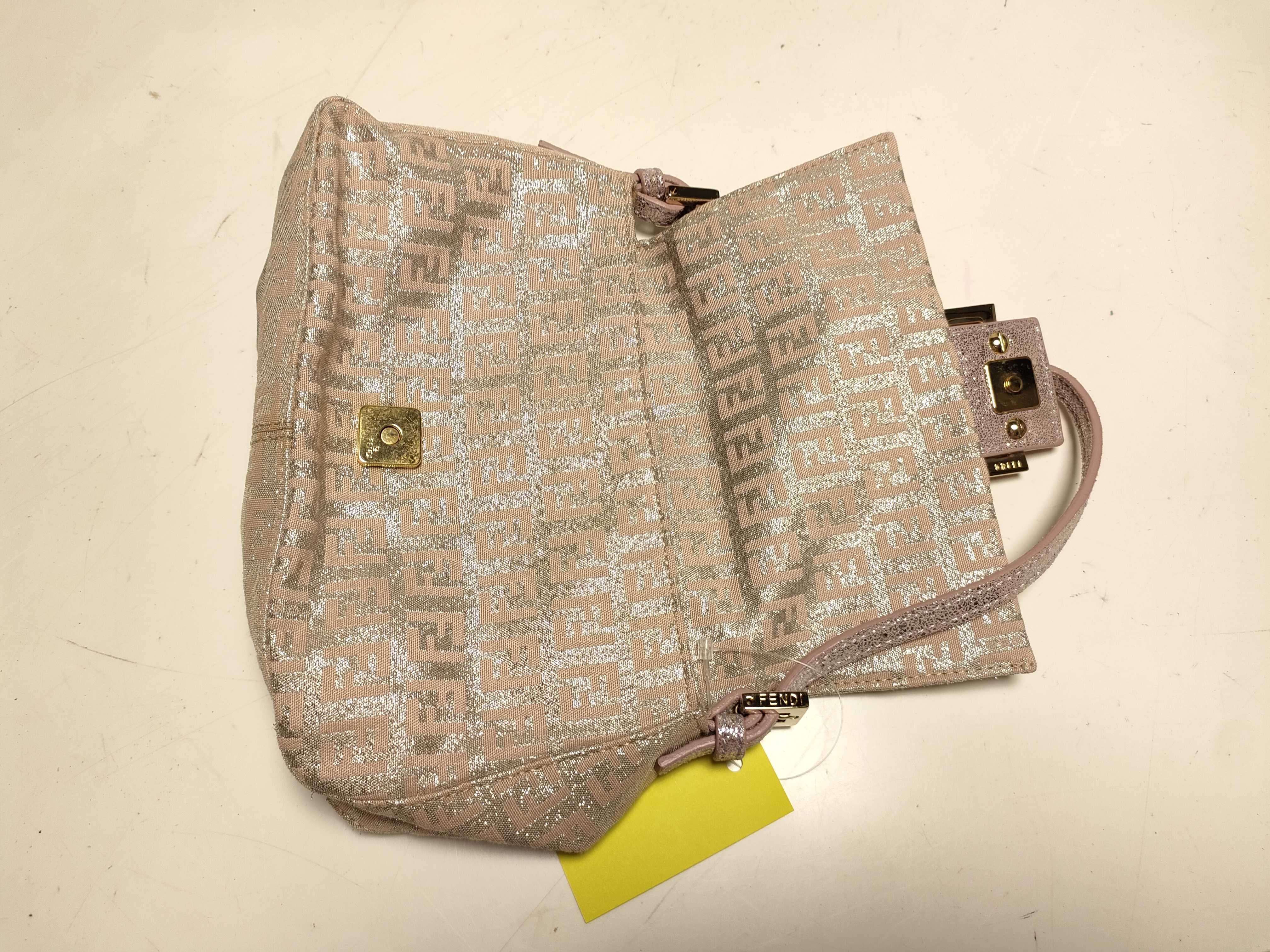 【水曜終了】(10219_0372)FENDI マンマ ラメ入り ポーチ ショルダーバッグ