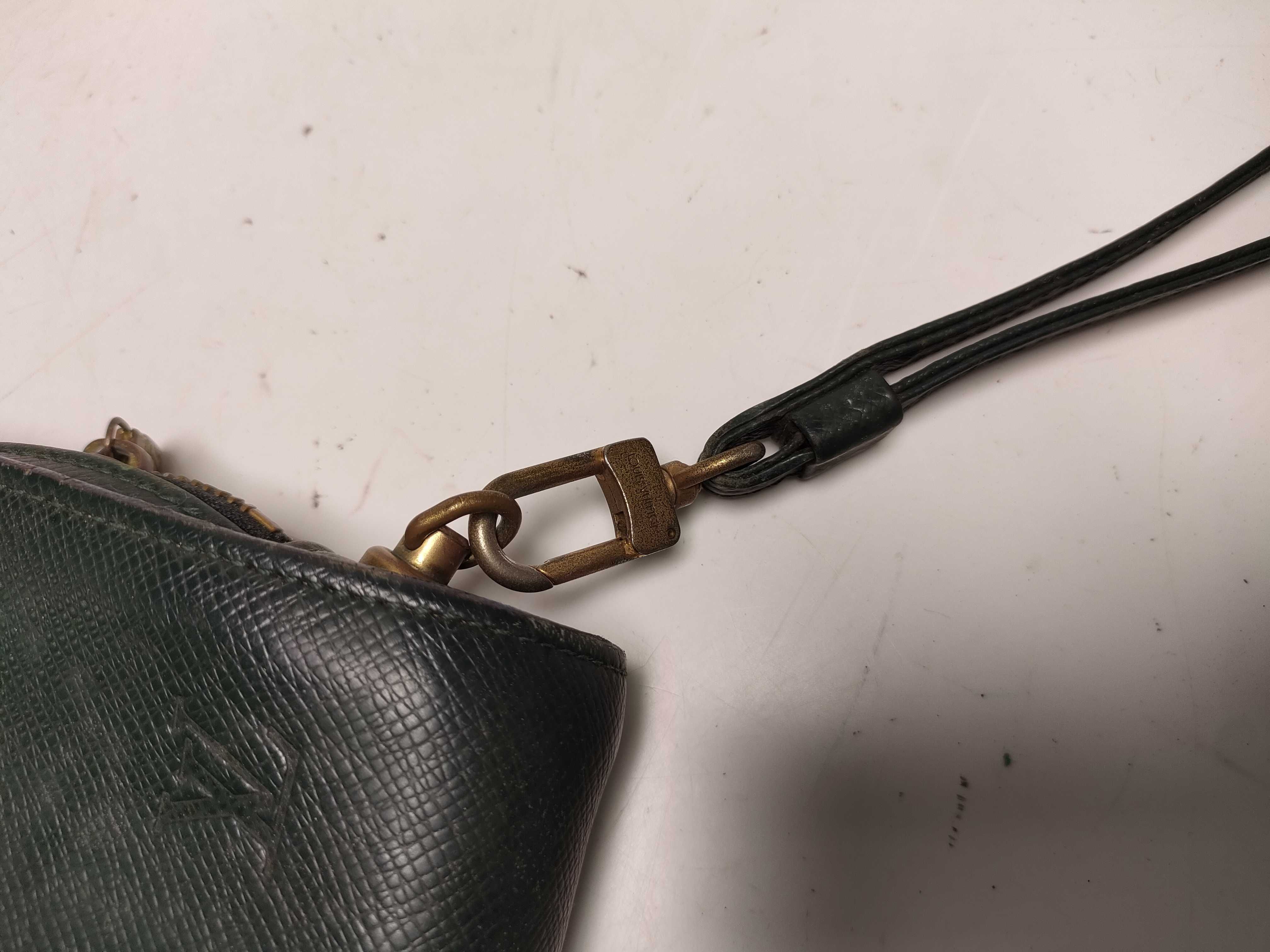 【水曜終了】(10229_0351)LOUIS VUITTON タイガ バイカル ポーチ