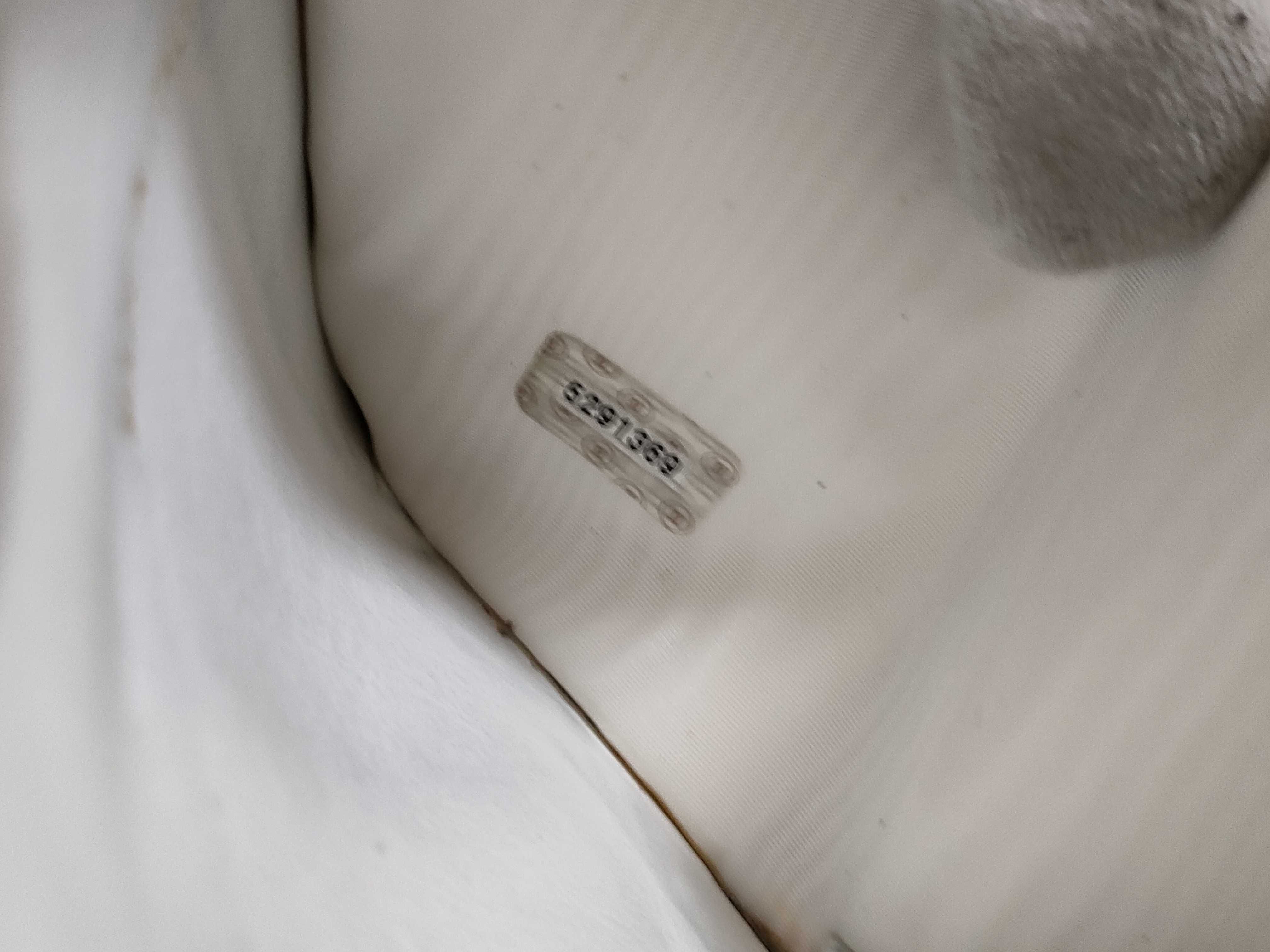 【水曜終了】(10228_0057)CHANEL キャビアスキン ココマーク財布 白 財布