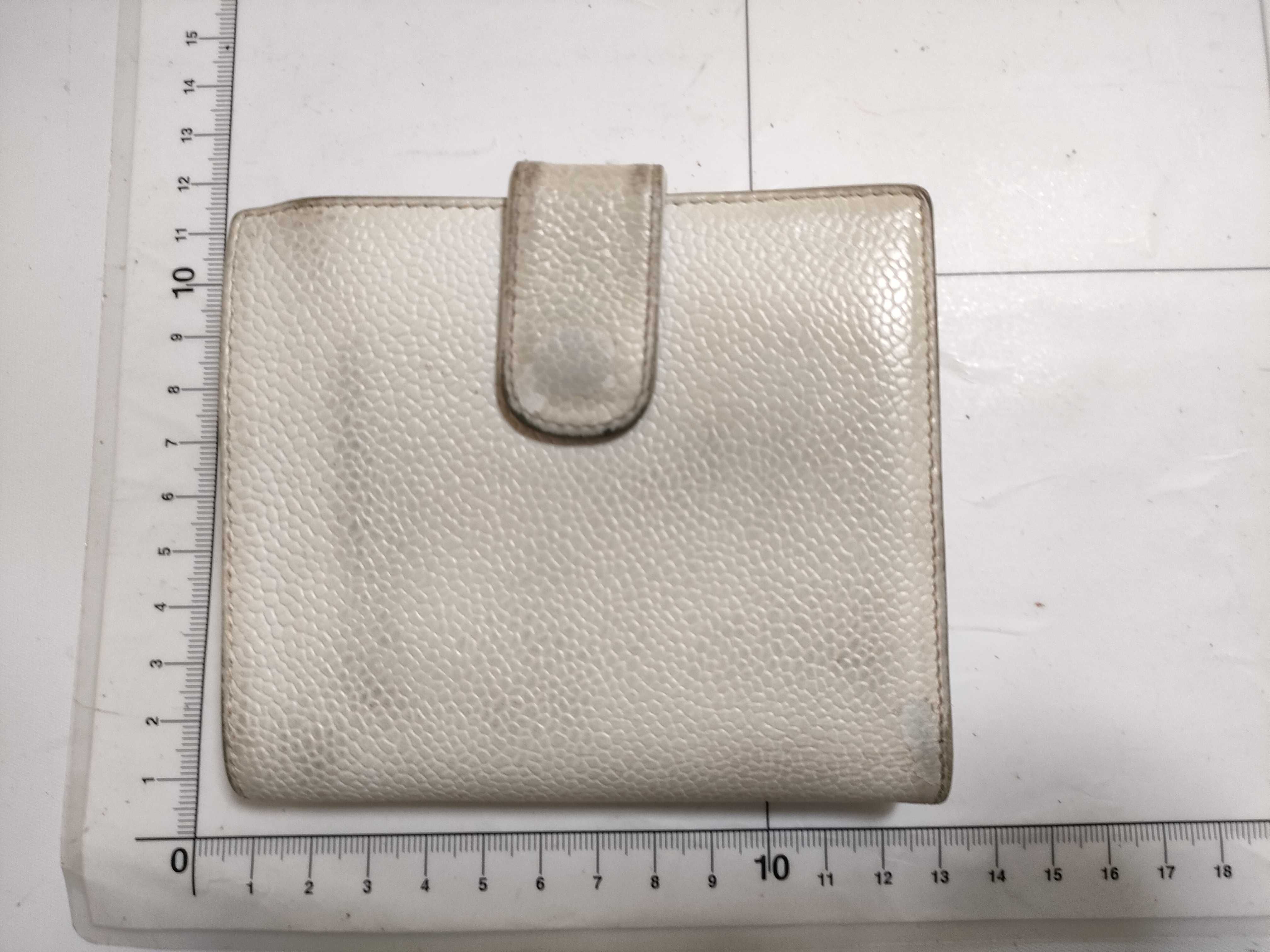 【水曜終了】(10228_0057)CHANEL キャビアスキン ココマーク財布 白 財布