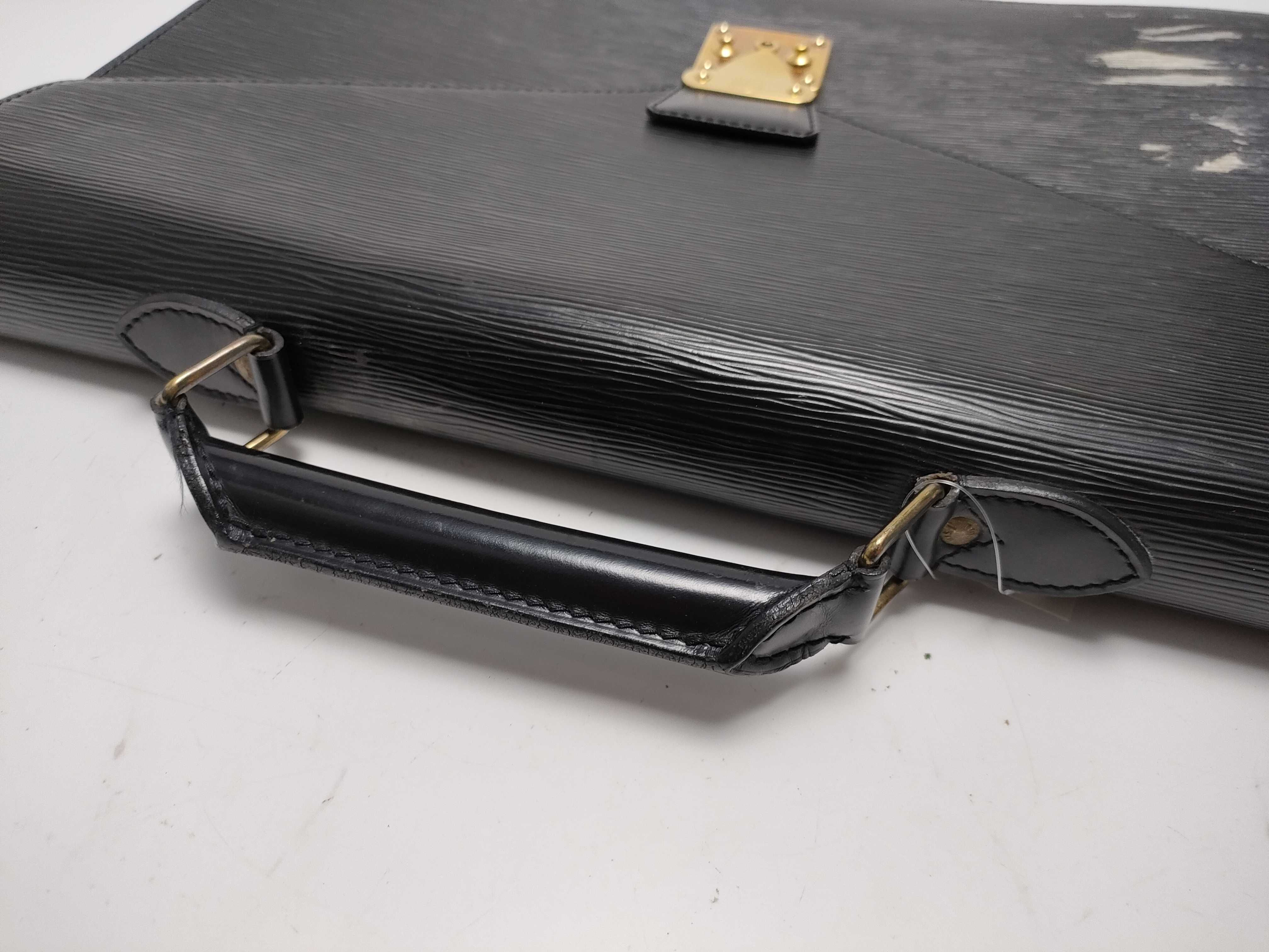 【水曜終了】(10229_0041)LOUIS VUITTON エピ ヴォワヤージュ ビジネスバッグ