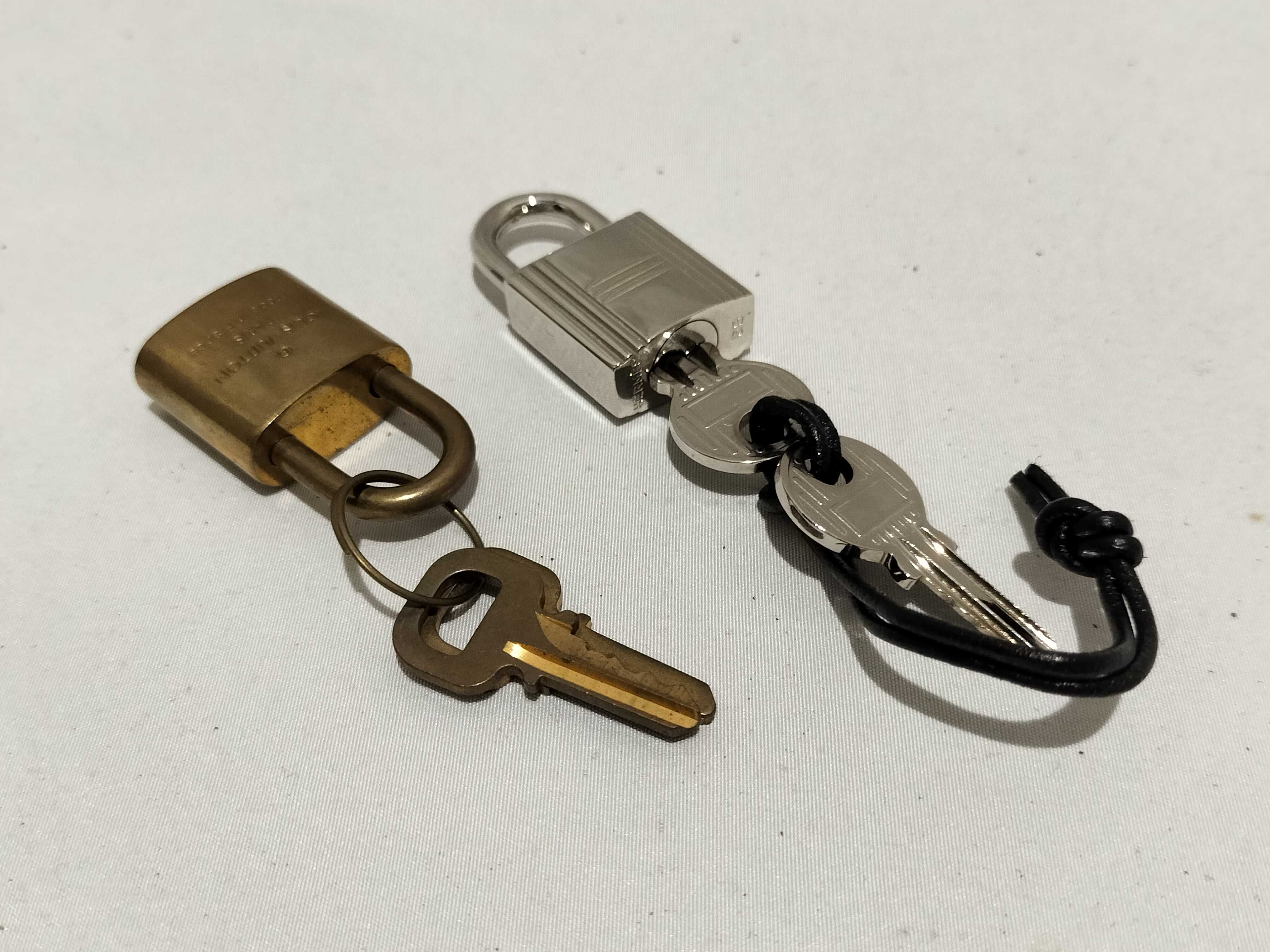 【水曜終了】(10223_0095)HERMES エルメス カデナ シルバー 鍵2個 68/ヴィトン パドロック 鍵2個 339*2 その他小物