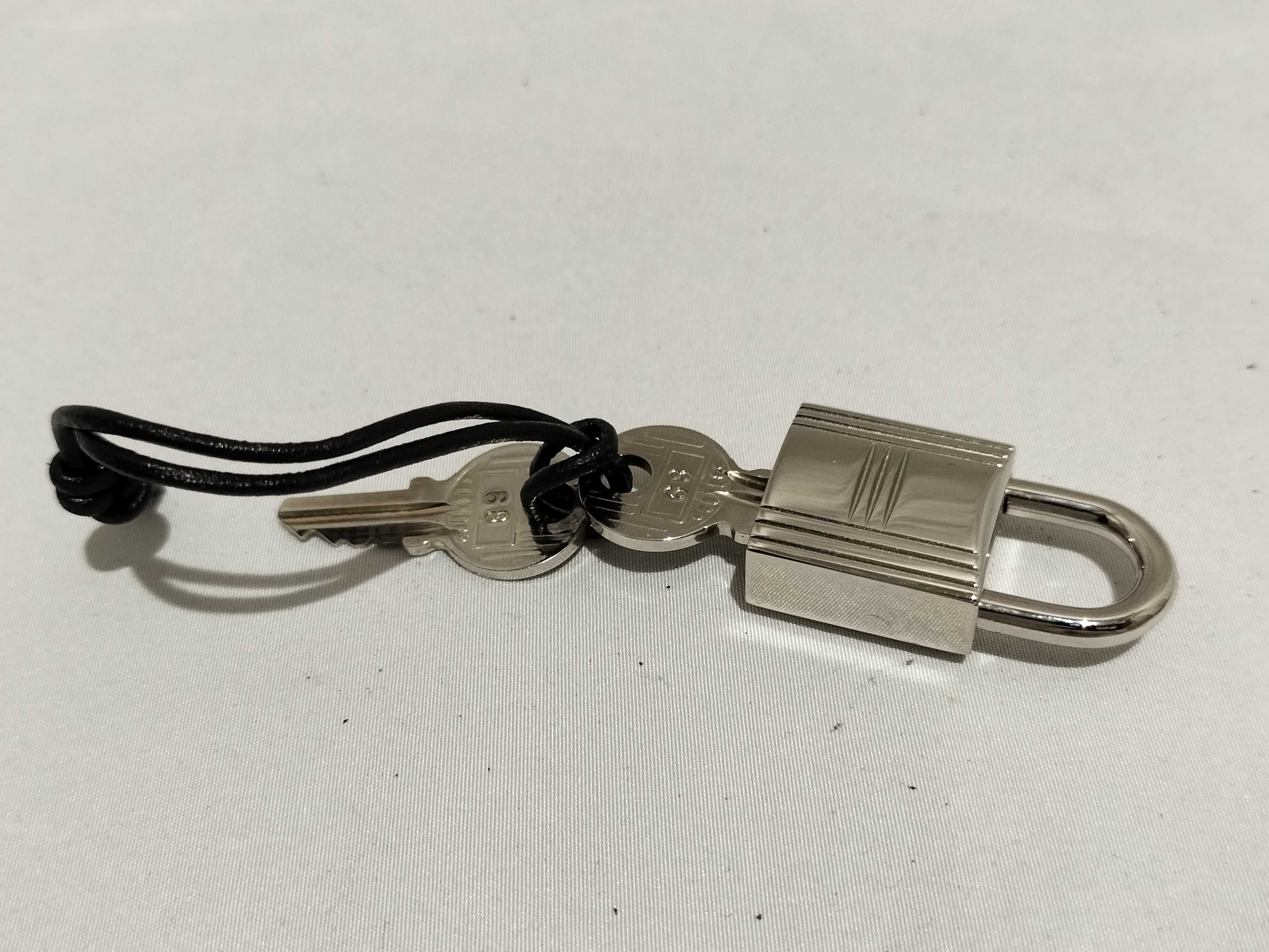 【水曜終了】(10223_0095)HERMES エルメス カデナ シルバー 鍵2個 68/ヴィトン パドロック 鍵2個 339*2 その他小物