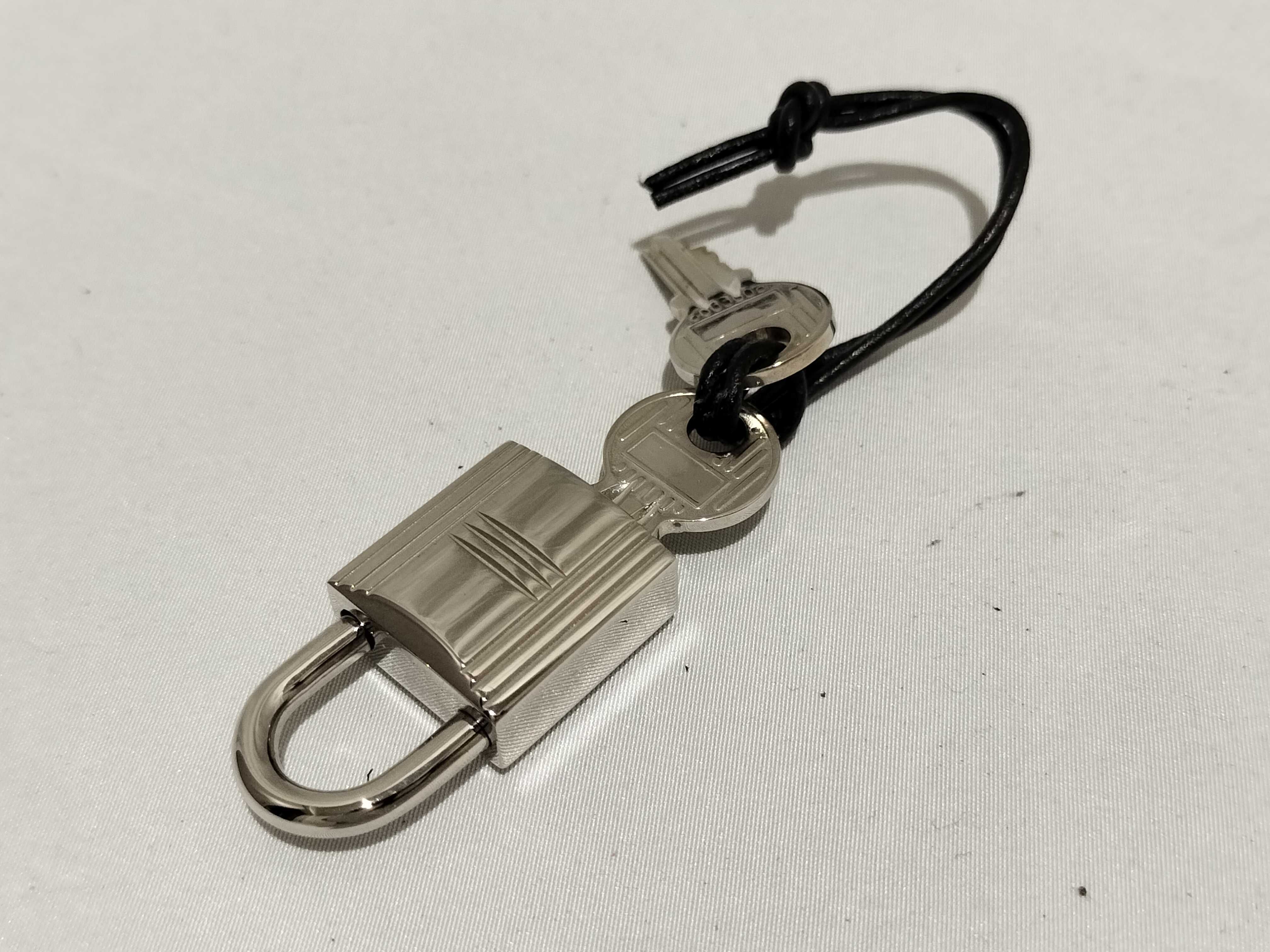 【水曜終了】(10223_0095)HERMES エルメス カデナ シルバー 鍵2個 68/ヴィトン パドロック 鍵2個 339*2 その他小物