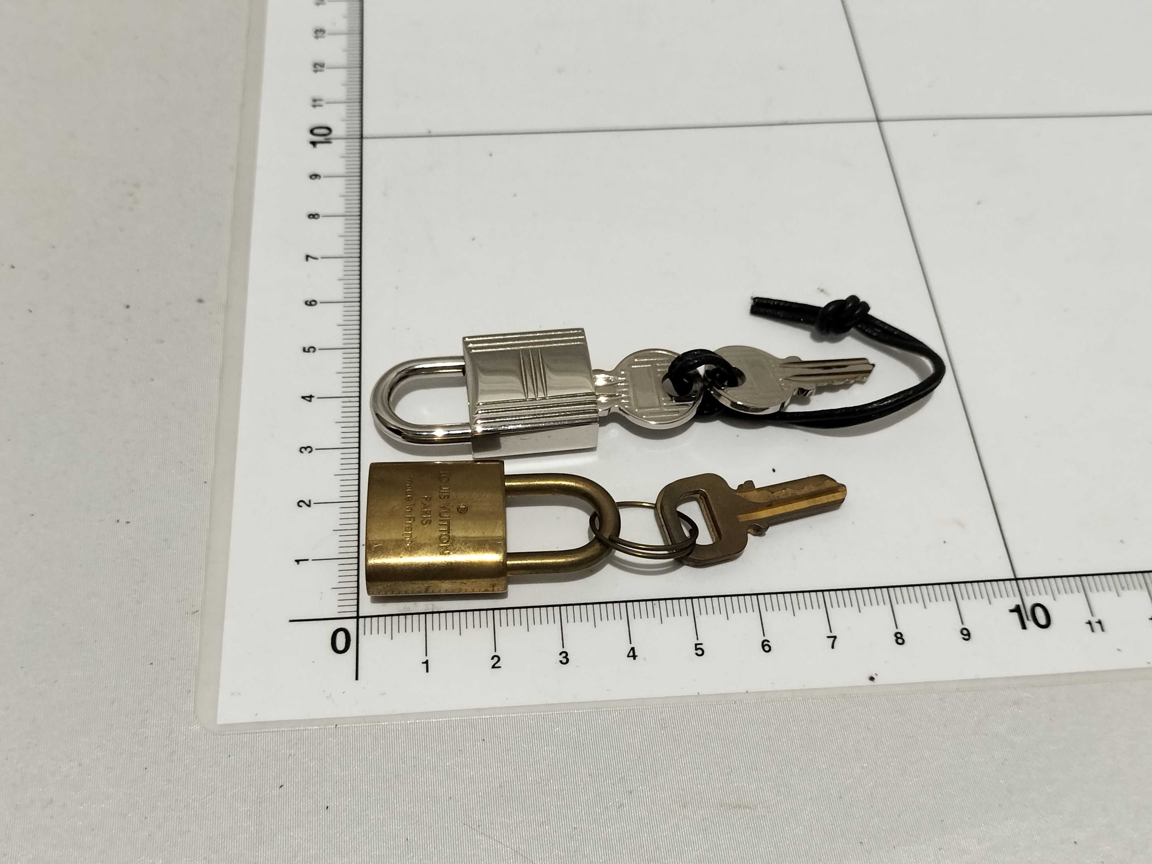 【水曜終了】(10223_0095)HERMES エルメス カデナ シルバー 鍵2個 68/ヴィトン パドロック 鍵2個 339*2 その他小物