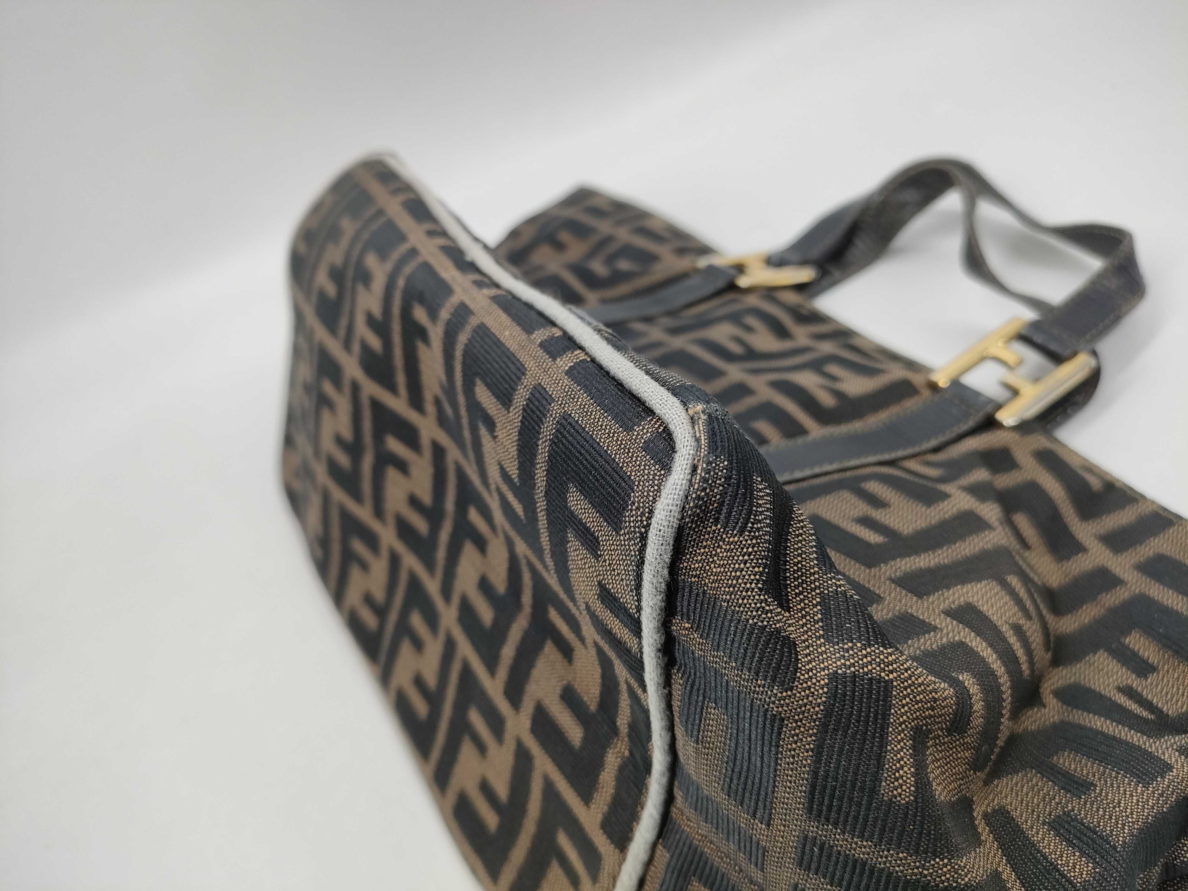 【水曜終了】(10230_0317)FENDI ズッカ柄 トート ハンドバッグ