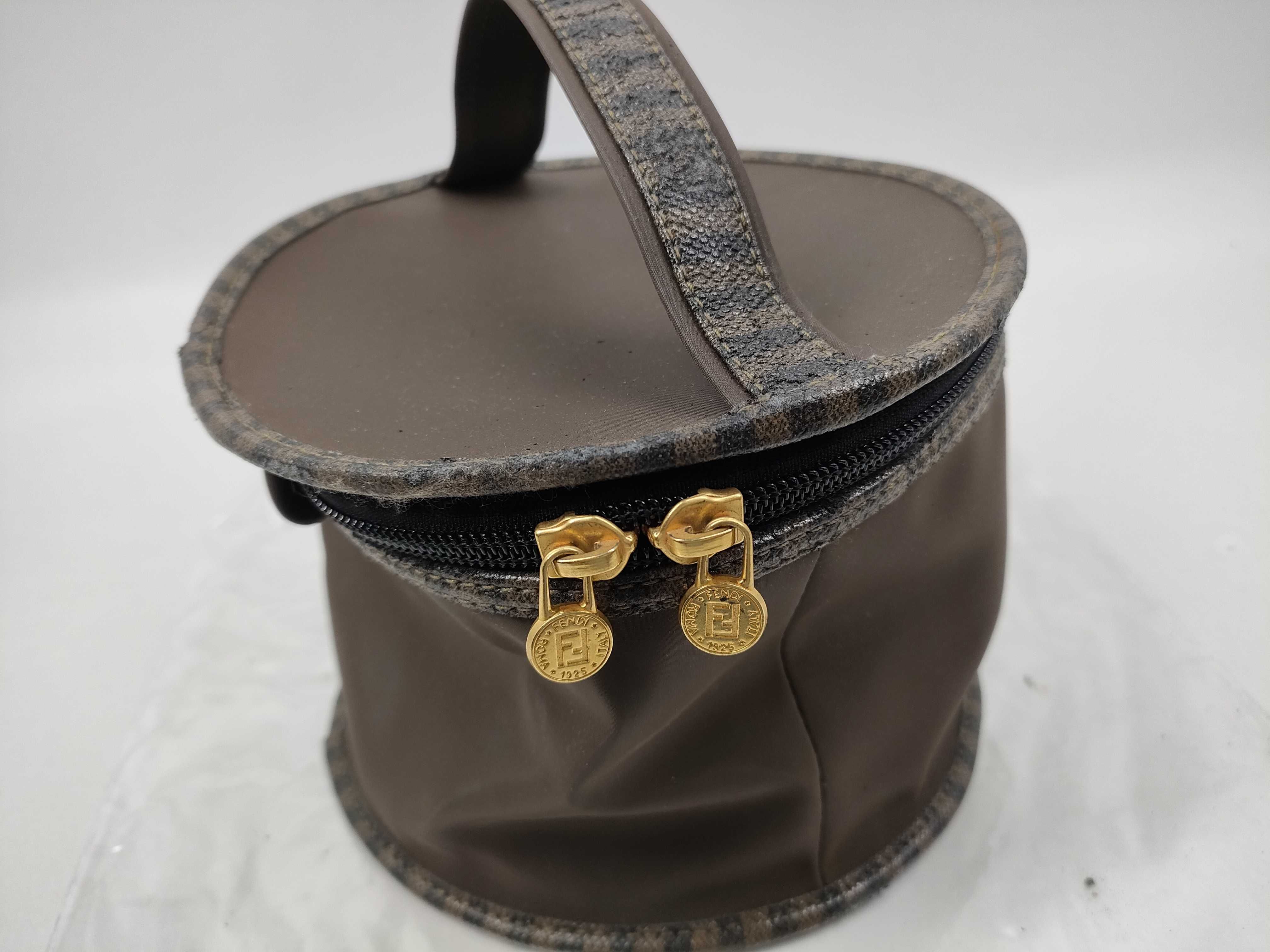 【水曜終了】(10230_0318)FENDI ペカン柄 バニティ ハンドポーチ ベタつきなど バニティバッグ