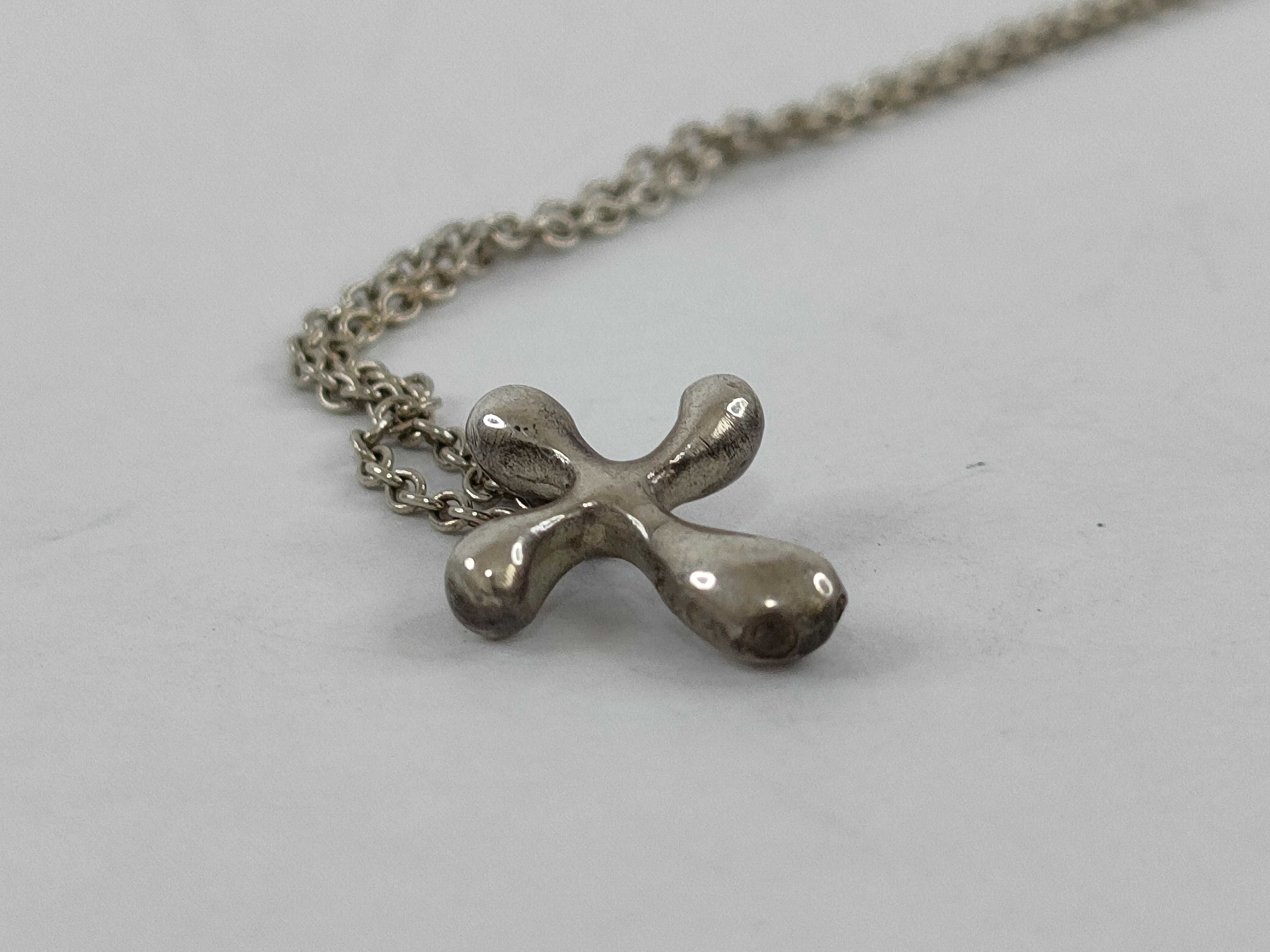 【水曜終了】(10221_0438)Tiffany&Co. クロスモチーフ ティアドロップ クロス SV925 ネックレス