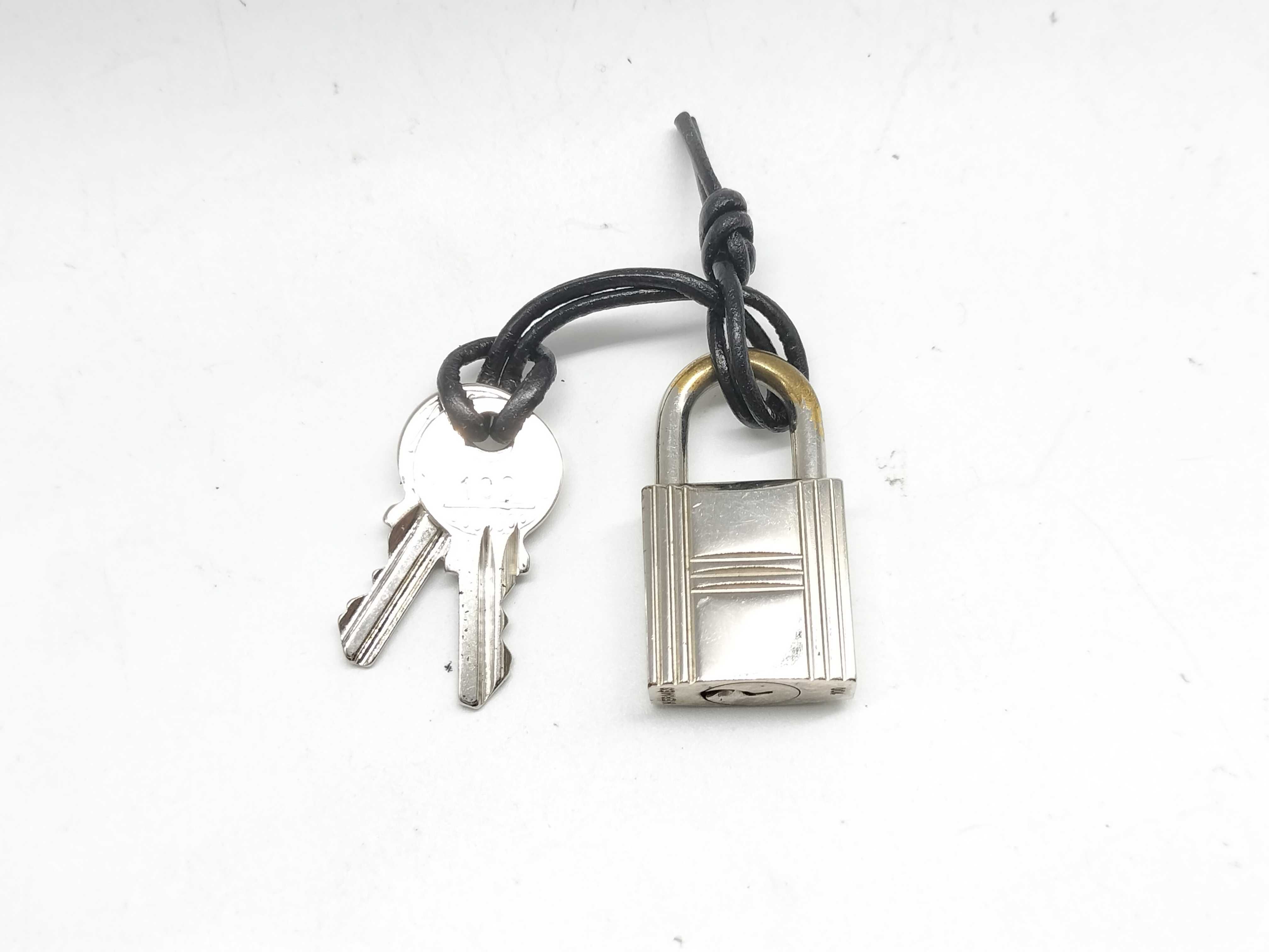 【水曜終了】(10223_0096)HERMES カデナ/鍵2つ付き その他小物
