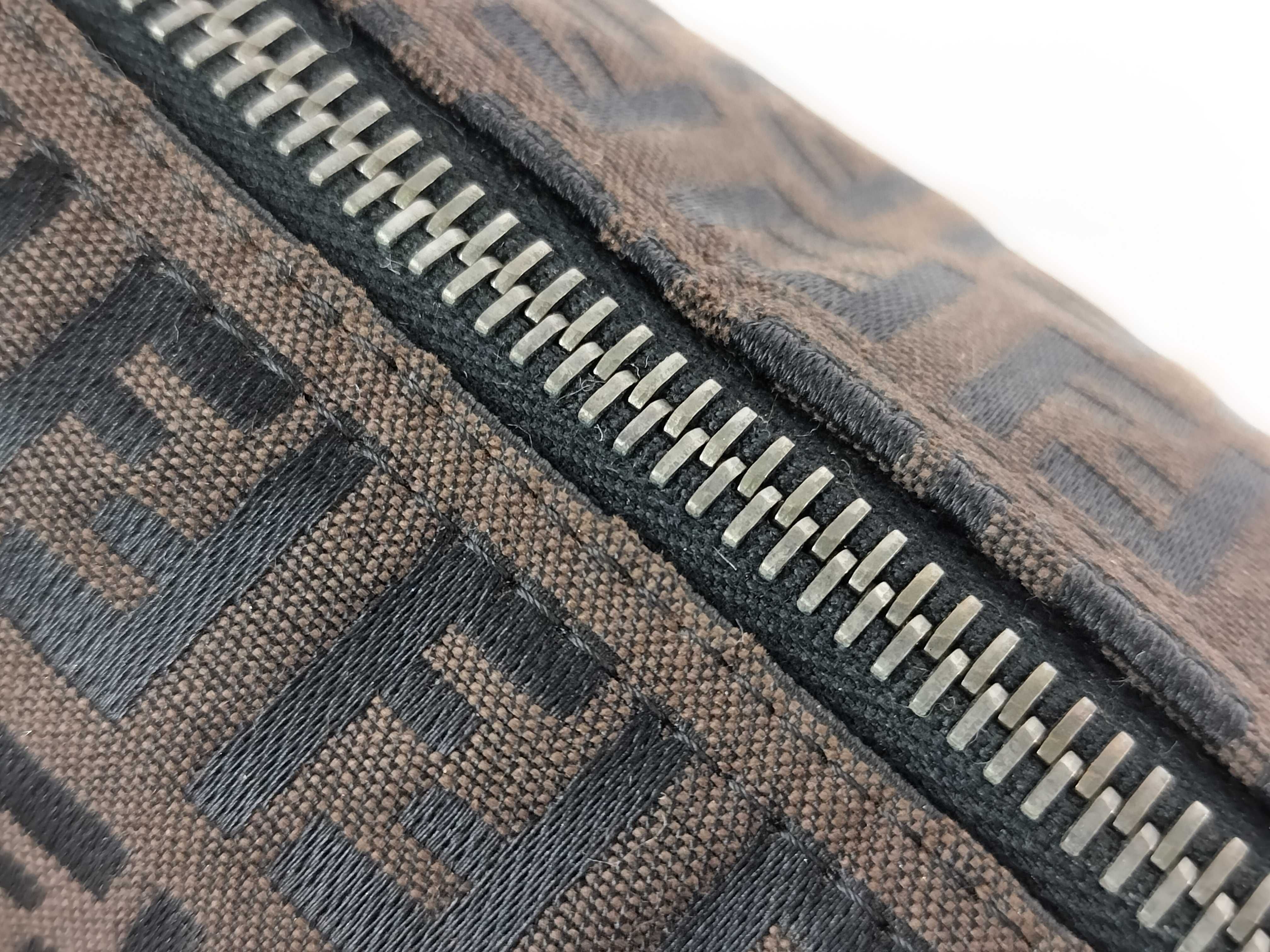 【水曜終了】(10219_0375)FENDI レザーキャンバス アクセサリーポーチ ワンハンドル ズッカ ハンドバッグ