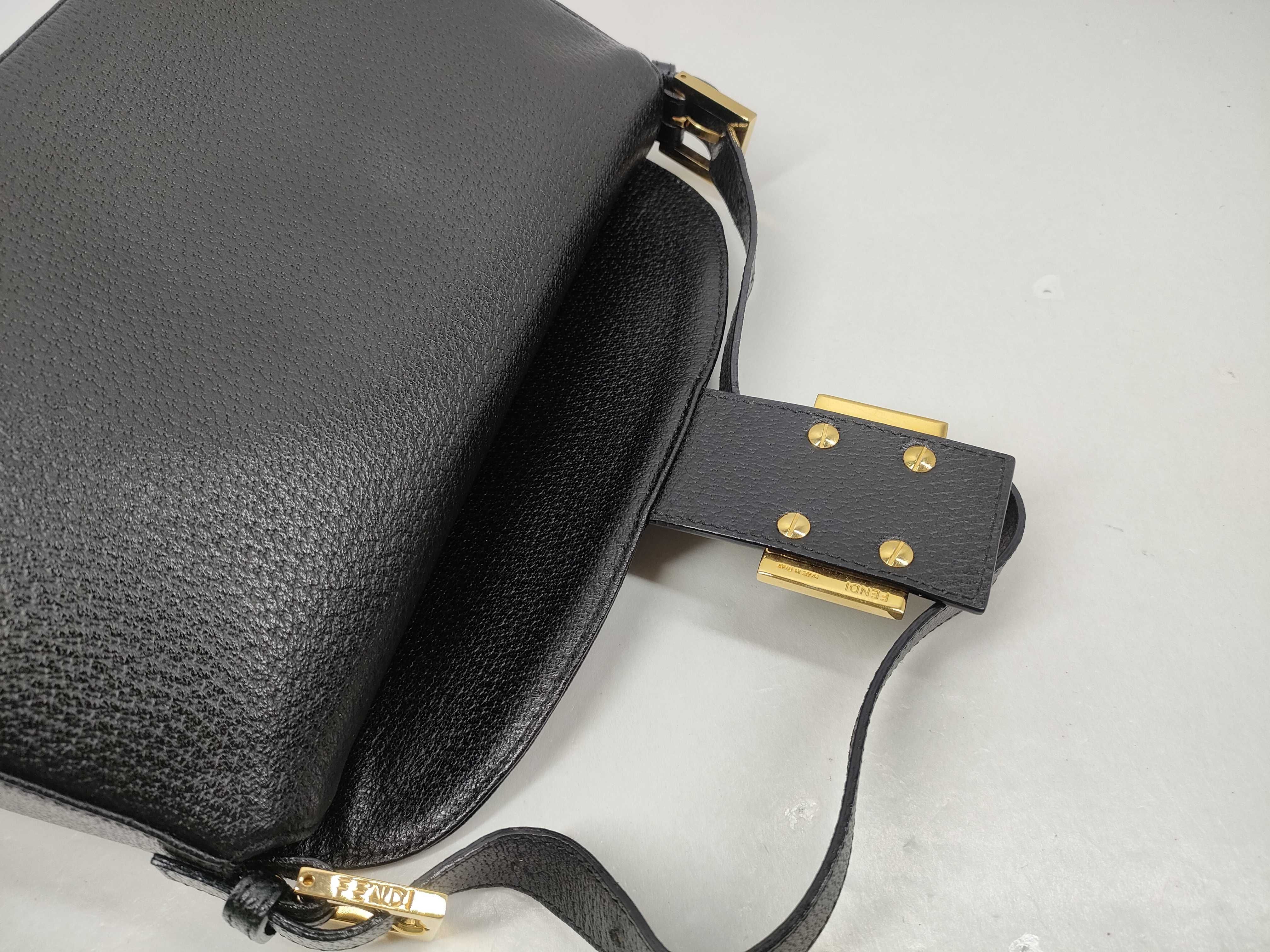 【水曜終了】(10230_0323)FENDI ズッカ柄 レザー/ブラック ショルダーバッグ