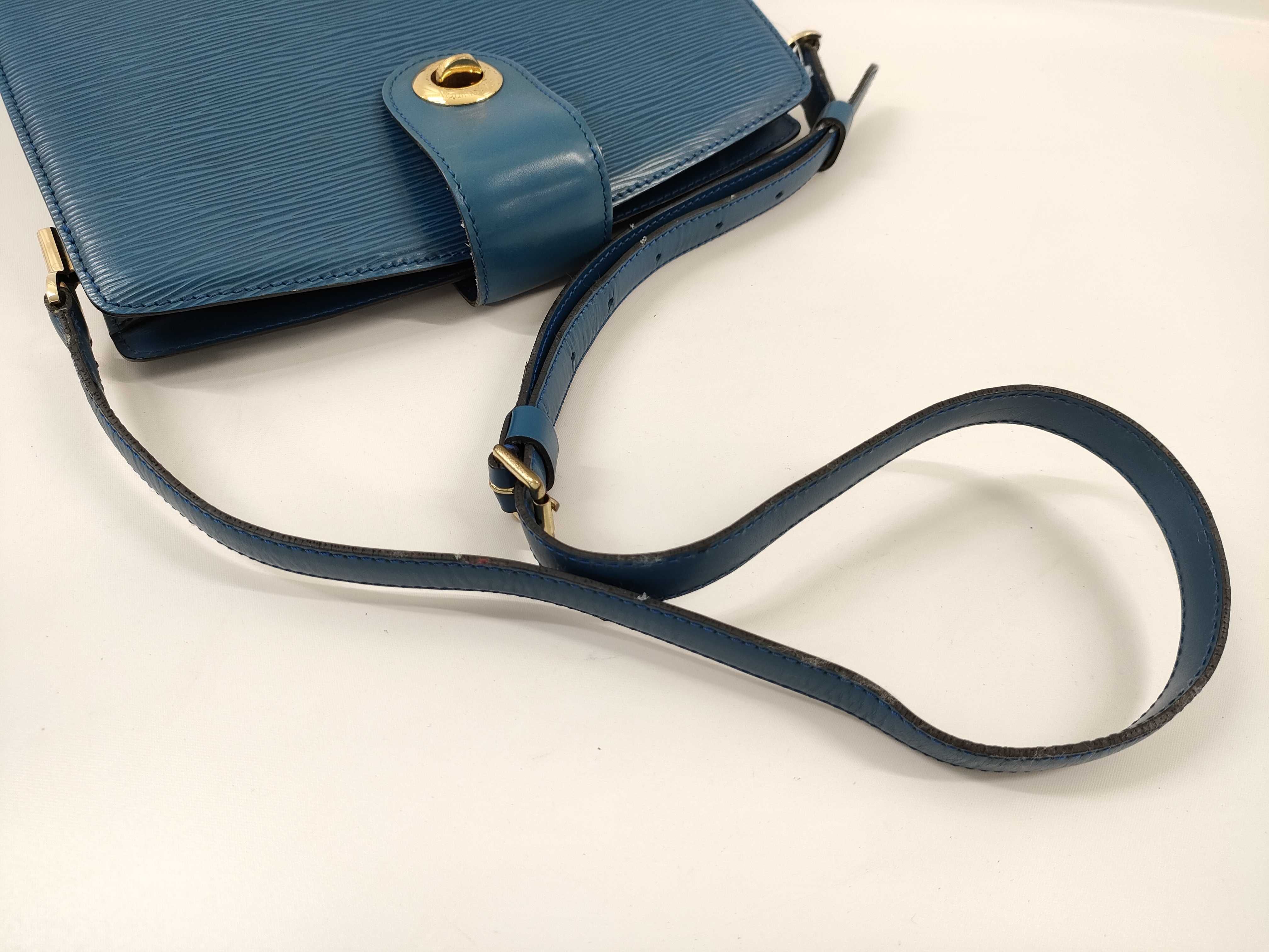 【水曜終了】(10229_0286)LOUIS VUITTON エピ カプチン ショルダーバッグ