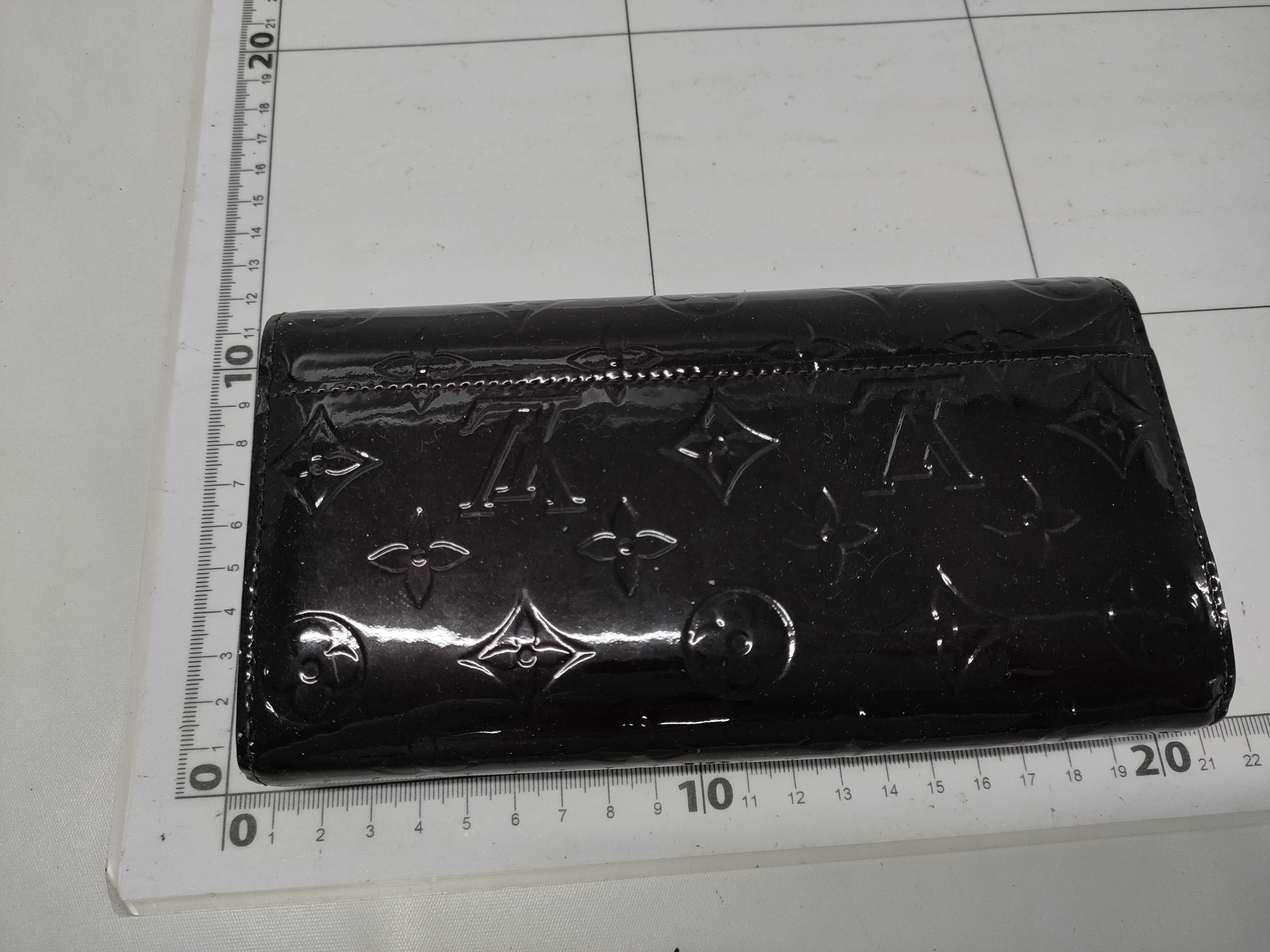 【水曜終了】(10229_0323)LOUIS VUITTON ヴェルニ ポルトフォイユサラ ネーム入り 財布