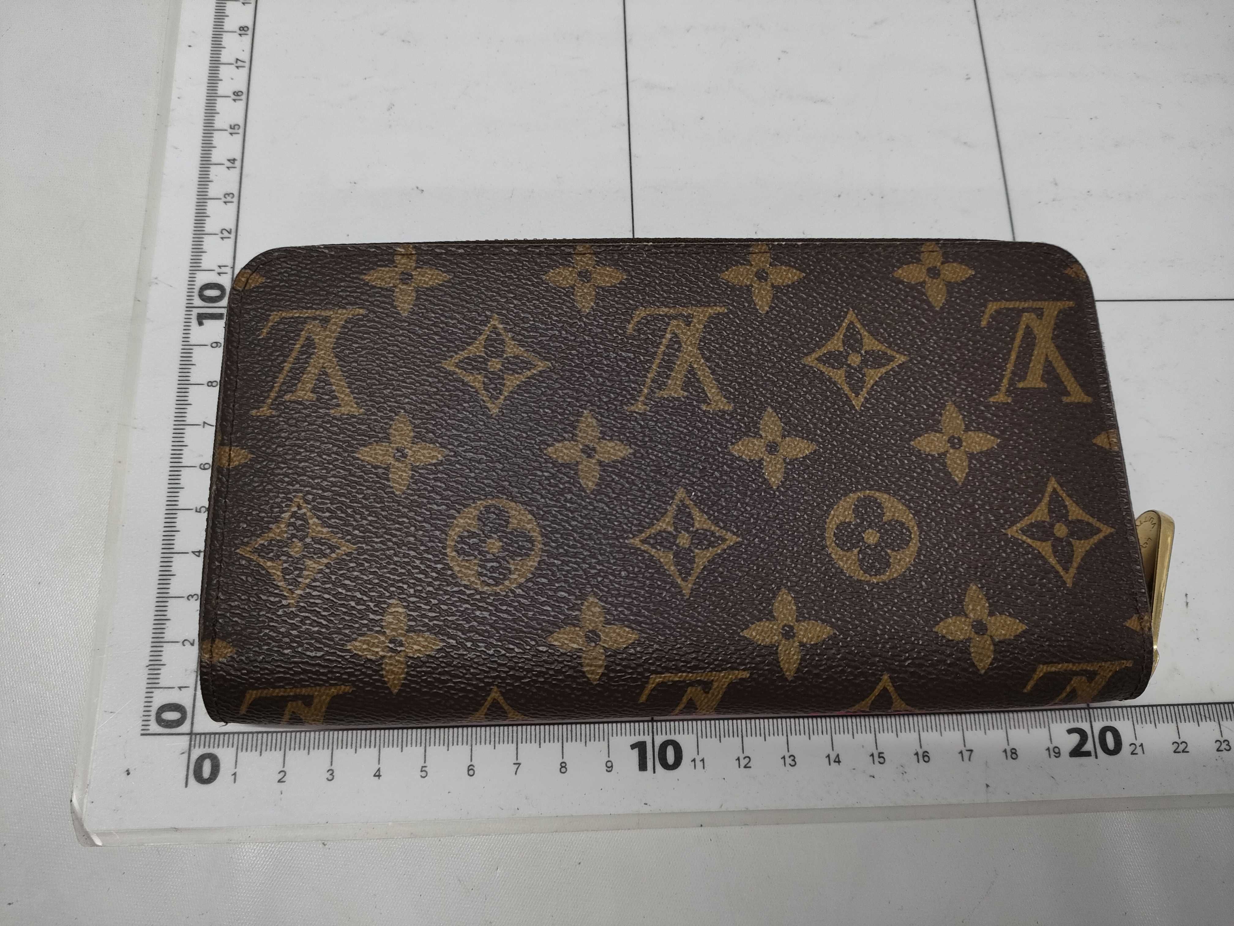 【水曜終了】(10229_0328)LOUIS VUITTON モノグラム ジッピーウォレット M62085 キリン 財布
