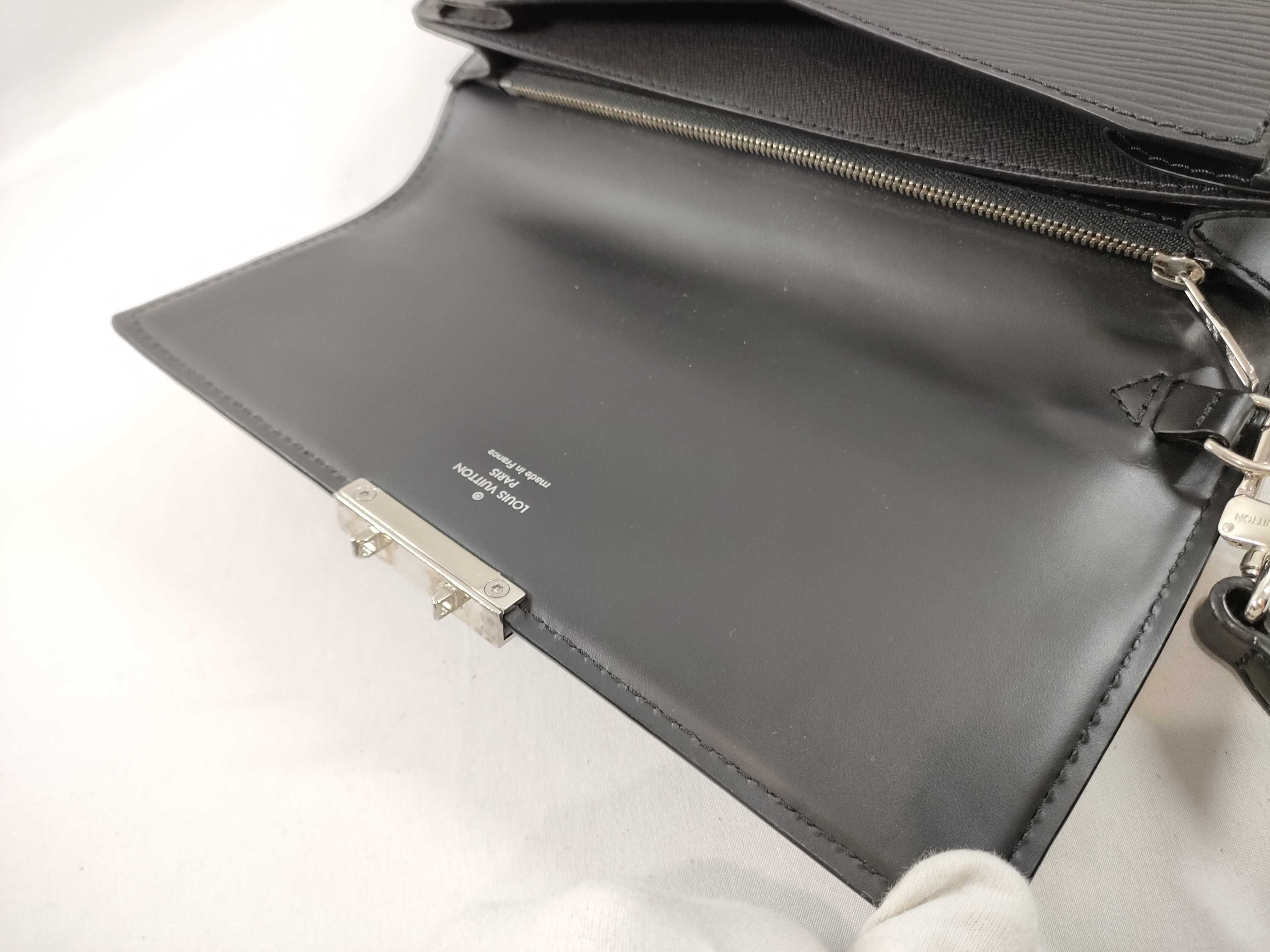 【水曜終了】(10218_0070)LOUIS VUITTON エピ ポシェット・テムズ M42742 LA2220 セカンドバッグ