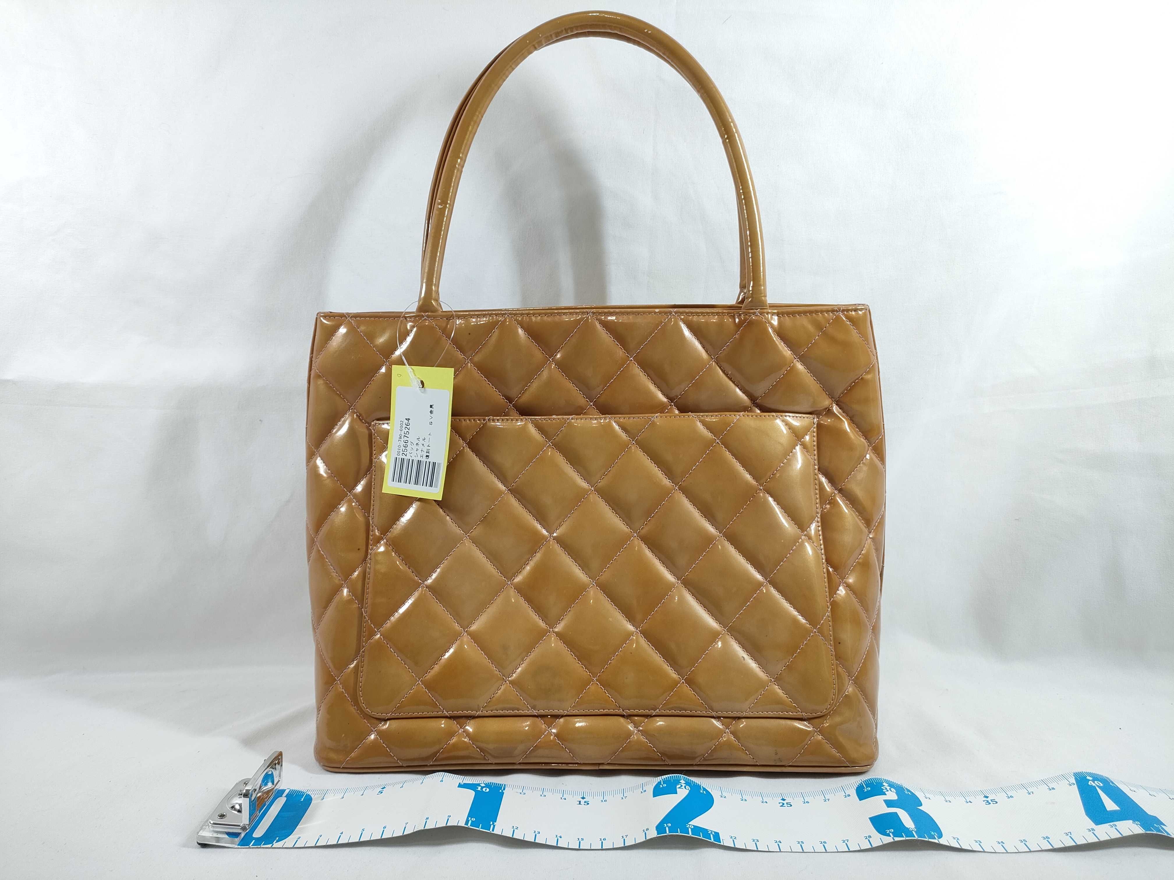【水曜終了】(10228_0019)CHANEL エナメル 復刻トート SV金具 ハンドバッグ