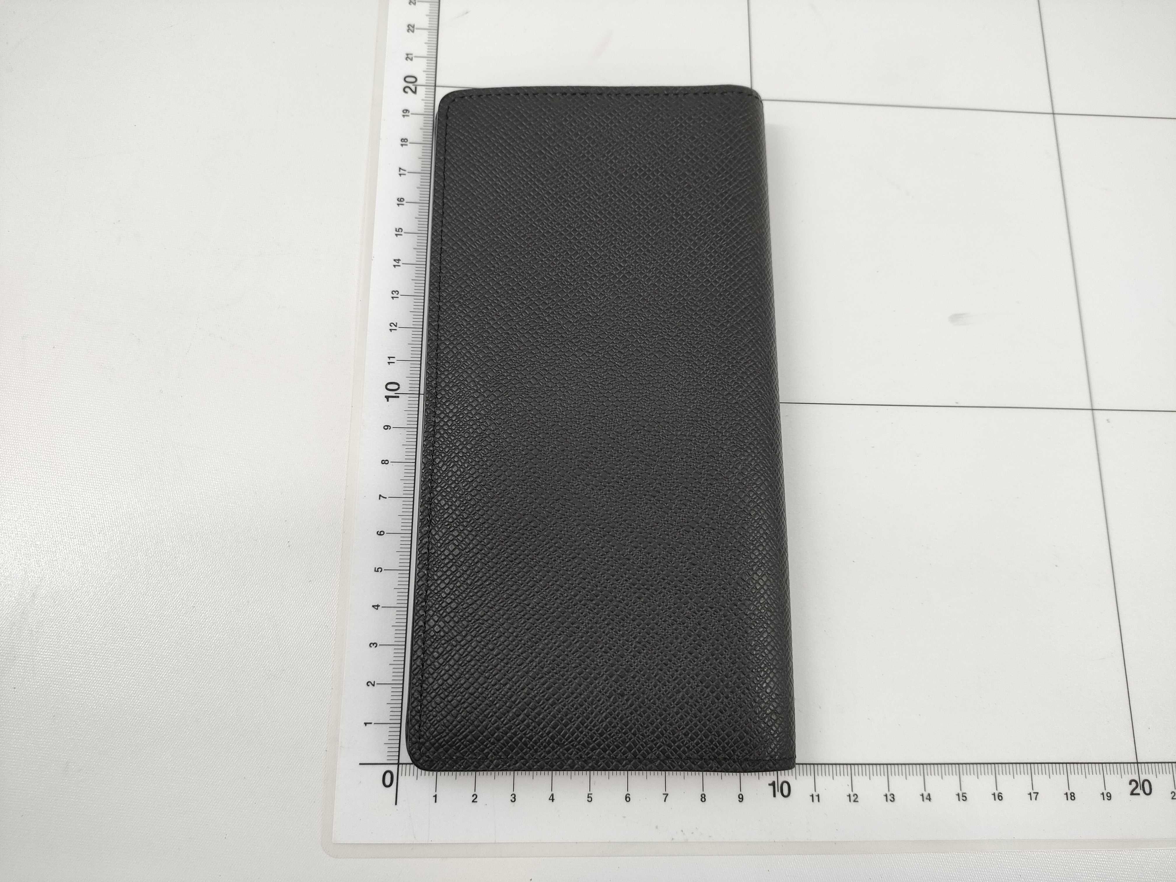 【水曜終了】(10697_0079)LOUIS VUITTON ルイヴィトン タイガ ポルトフォイユロン M30541/TA1210 イニシャル入り ブラック 札入れ