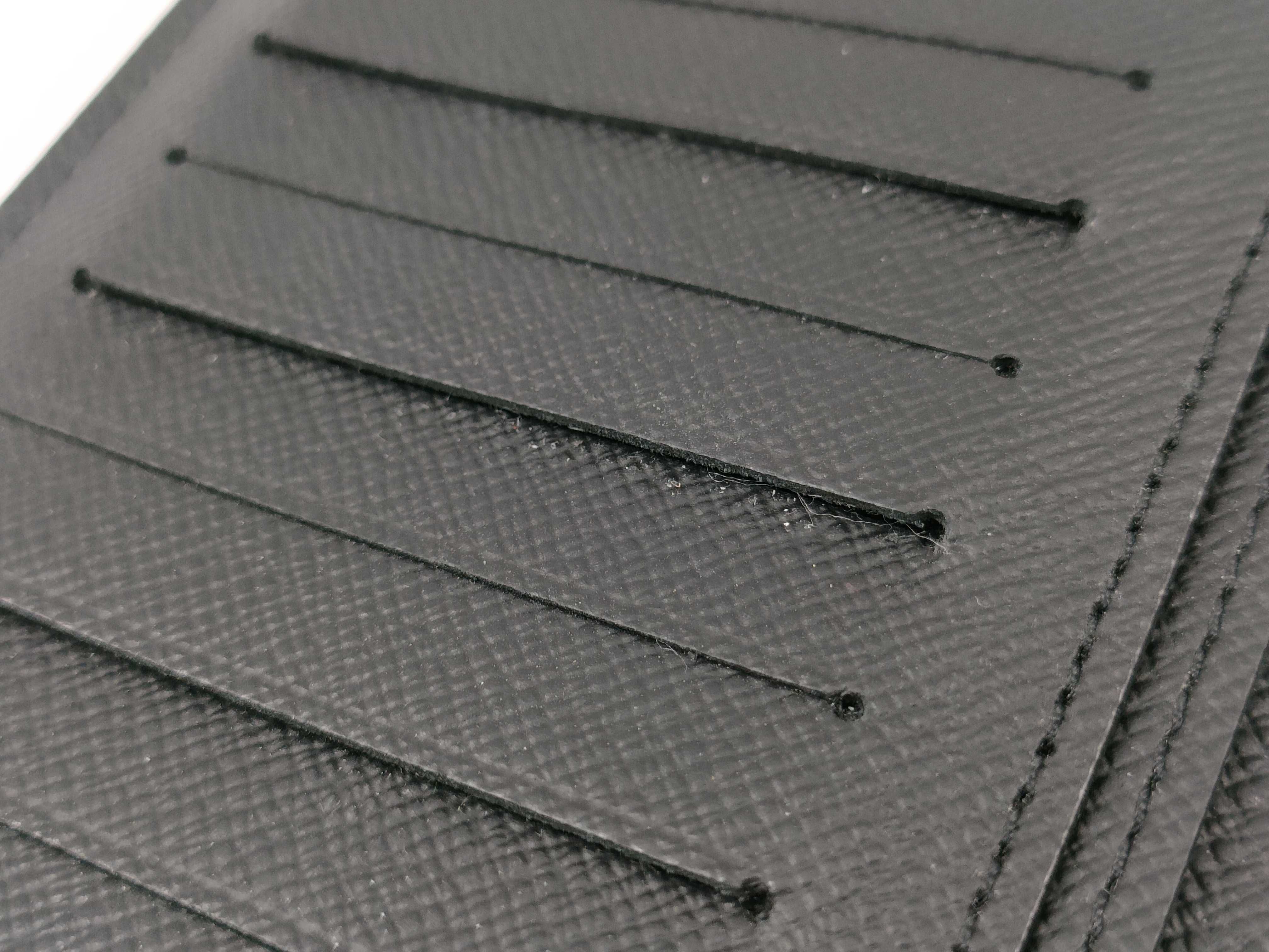 【水曜終了】(10697_0079)LOUIS VUITTON ルイヴィトン タイガ ポルトフォイユロン M30541/TA1210 イニシャル入り ブラック 札入れ