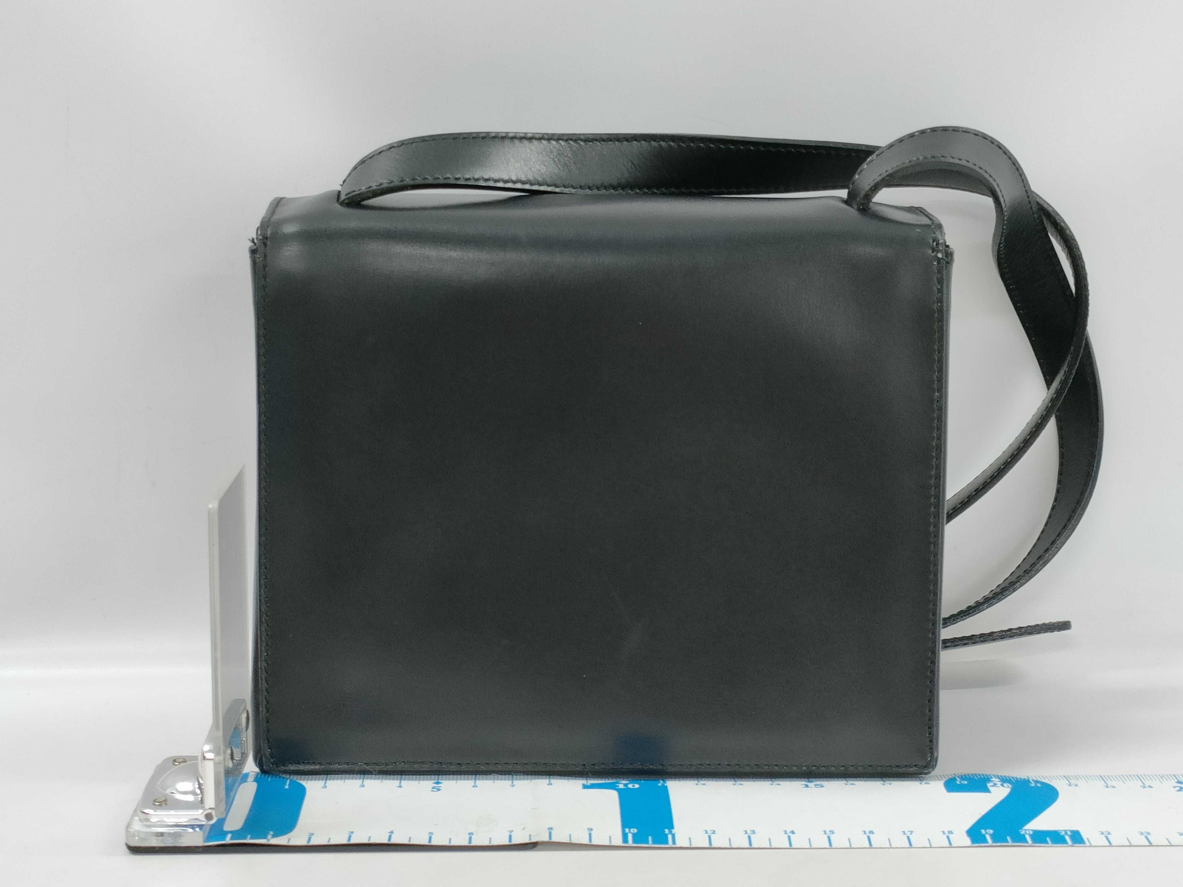 【水曜終了】(10709_0071)CELINE セリーヌ デカサークルロゴ オールレザー 箱付き ショルダーバッグ 黒