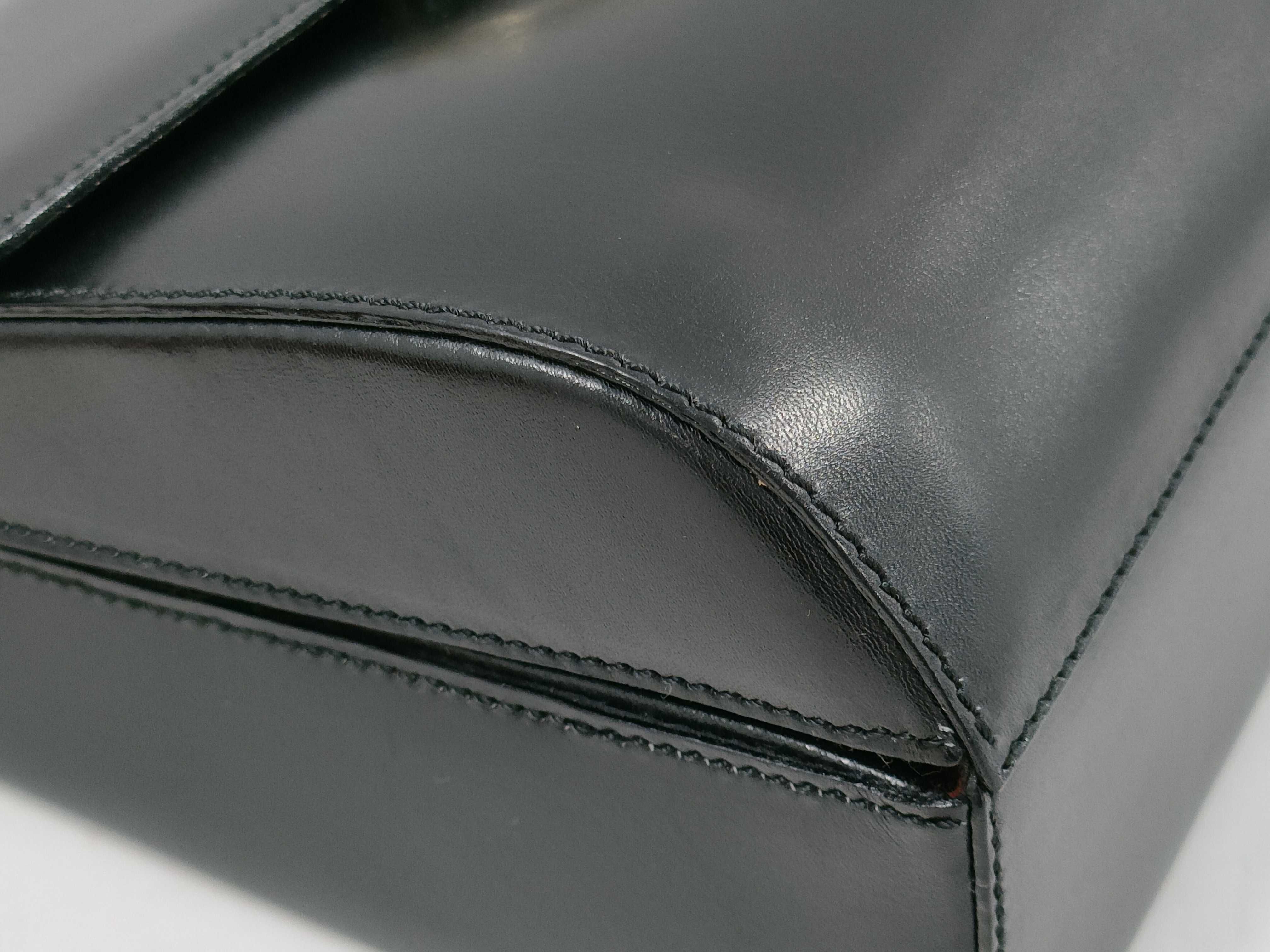 【水曜終了】(10709_0071)CELINE セリーヌ デカサークルロゴ オールレザー 箱付き ショルダーバッグ 黒