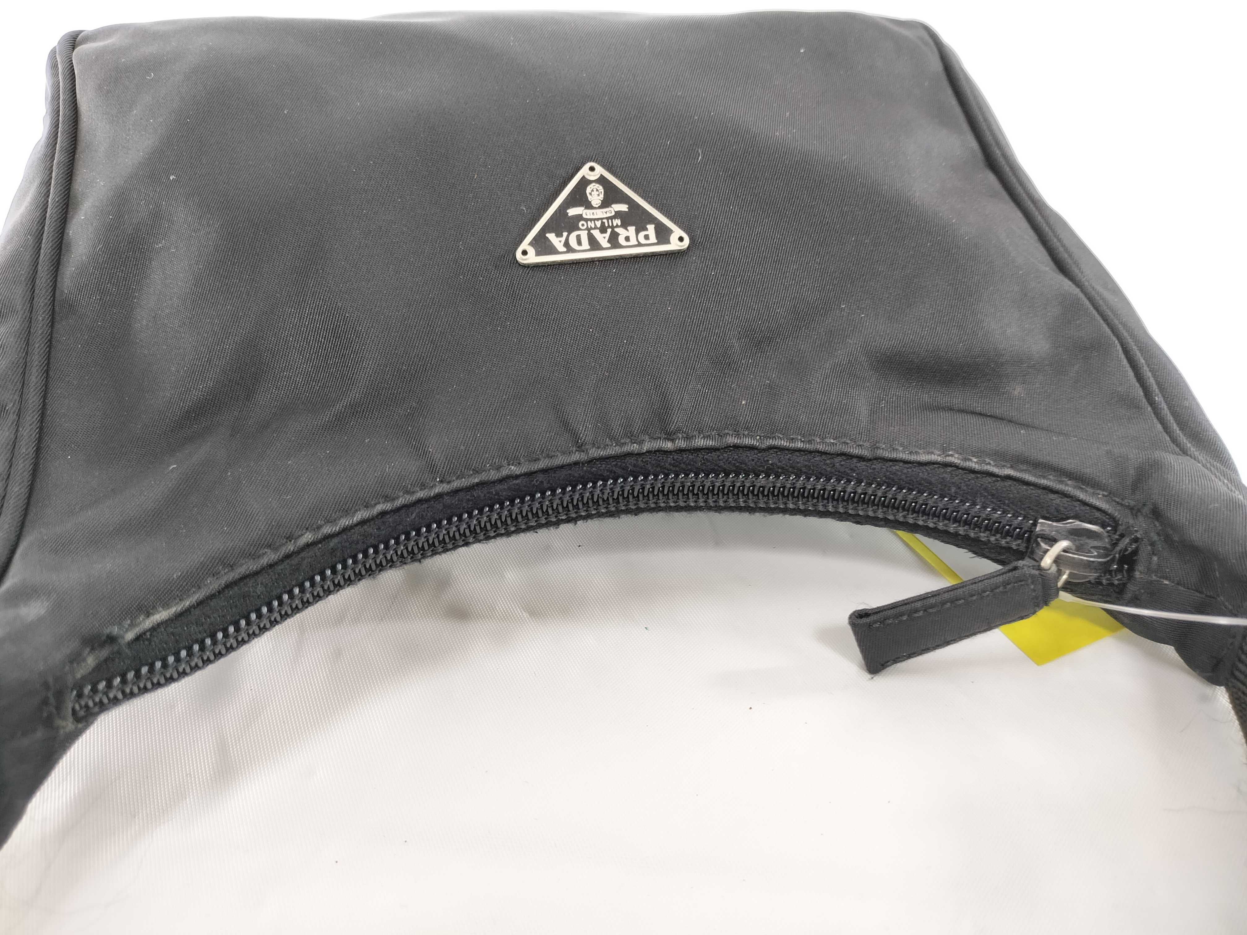 【水曜終了】(10709_0094)PRADA ナイロン ハーフムーン アクセサリーポーチ 保管ニオイ有 ブラック ショルダーバッグ