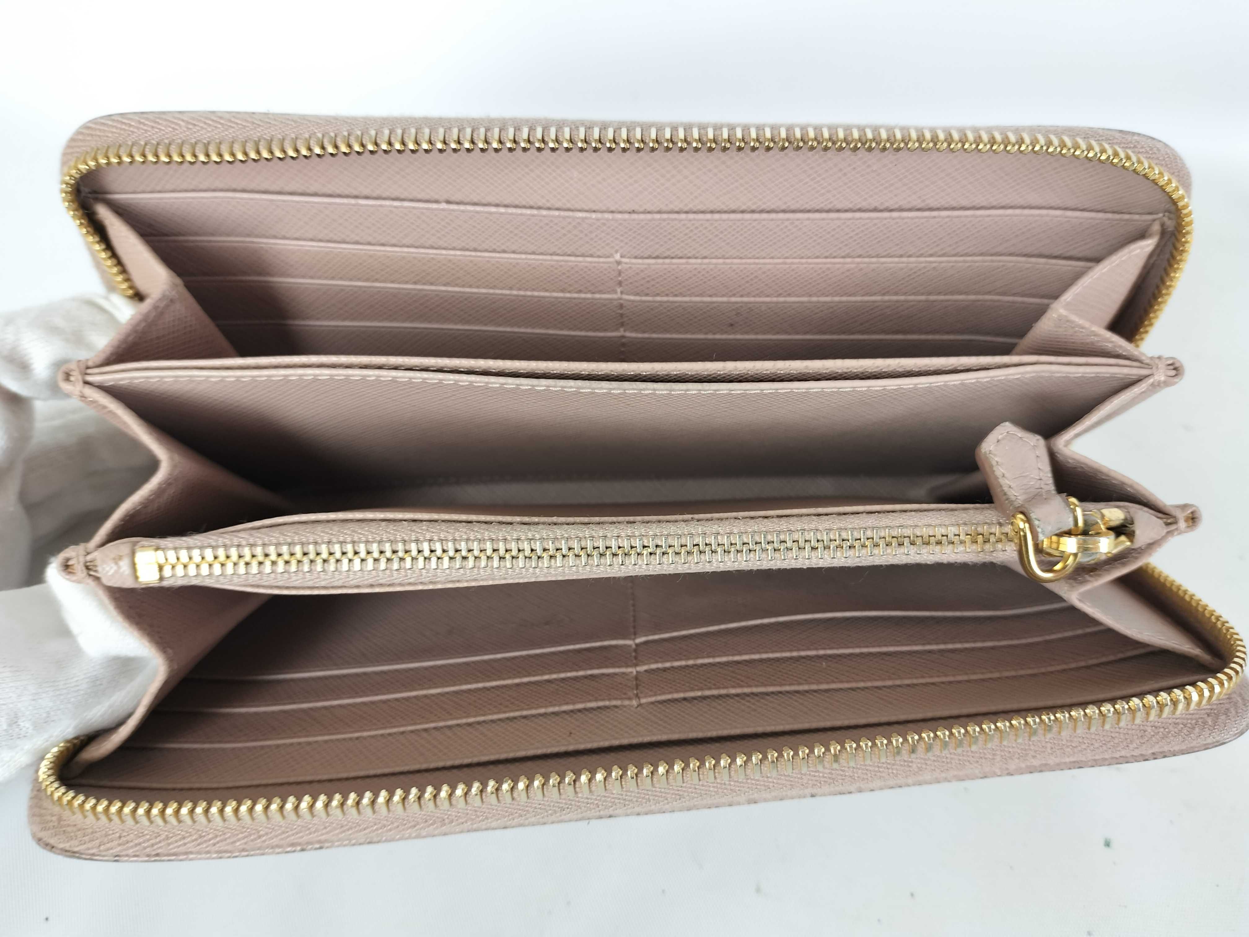 【水曜終了】(10709_0111)PRADA サフィアーノ レザー ラウンドジップ ジッピーウォレット 財布