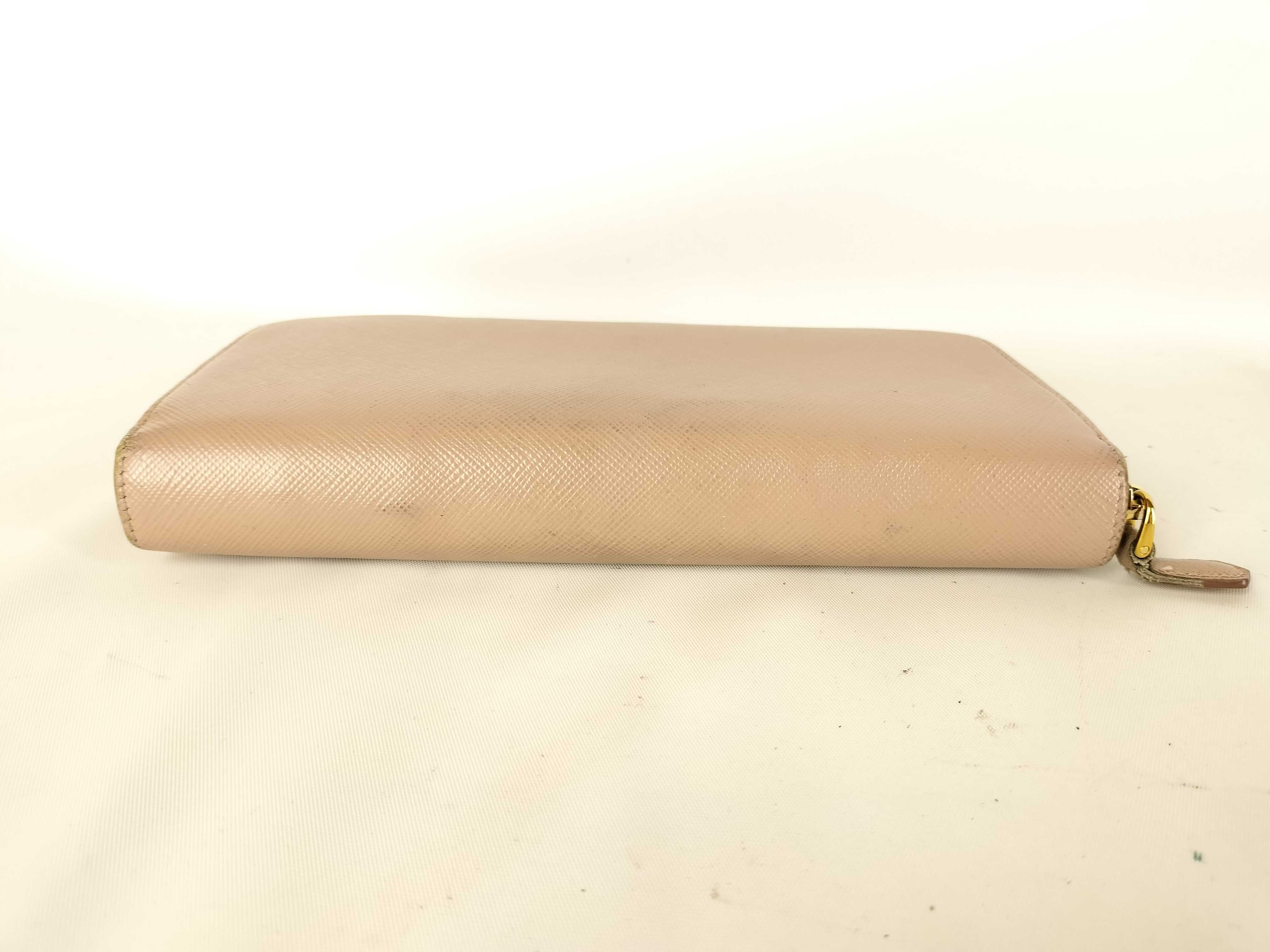 【水曜終了】(10709_0111)PRADA サフィアーノ レザー ラウンドジップ ジッピーウォレット 財布