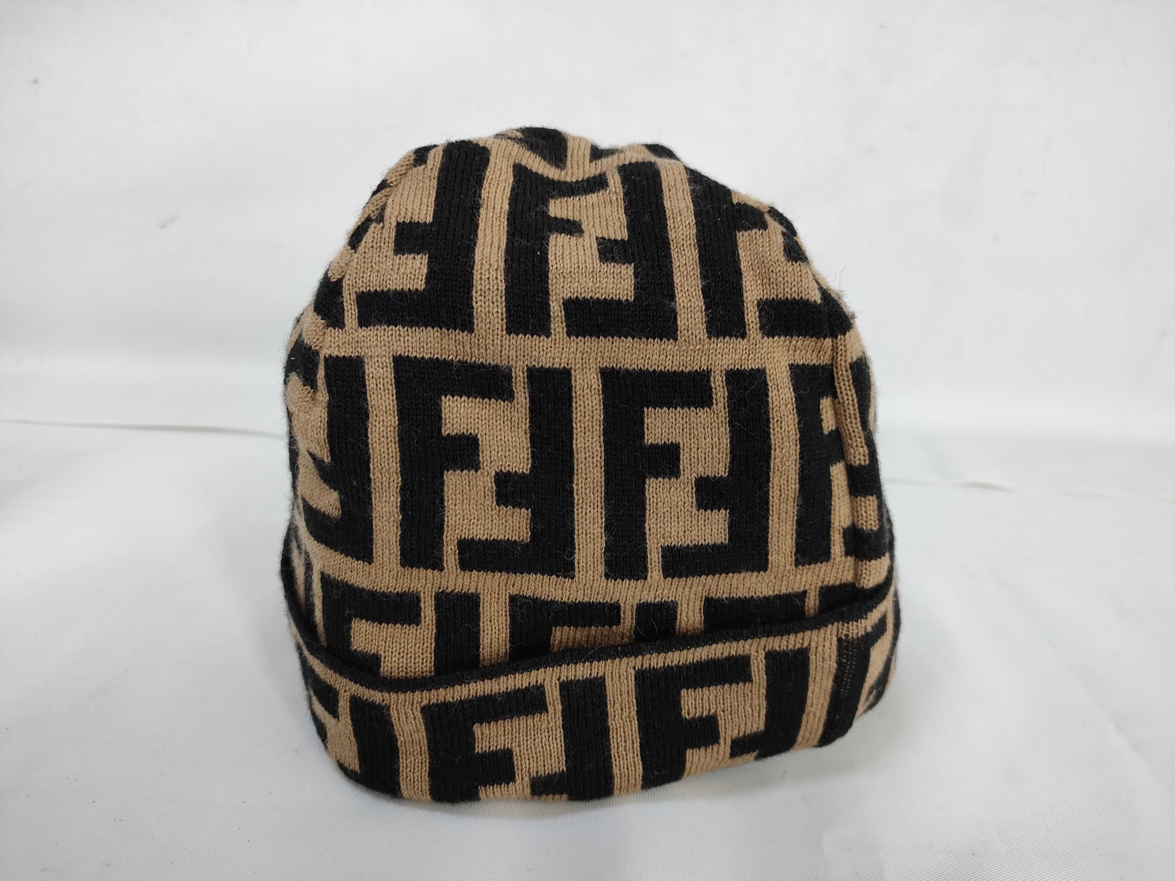 【水曜終了】(10700_0075)FENDI ズッカ柄 ズッカ ニット帽 その他小物