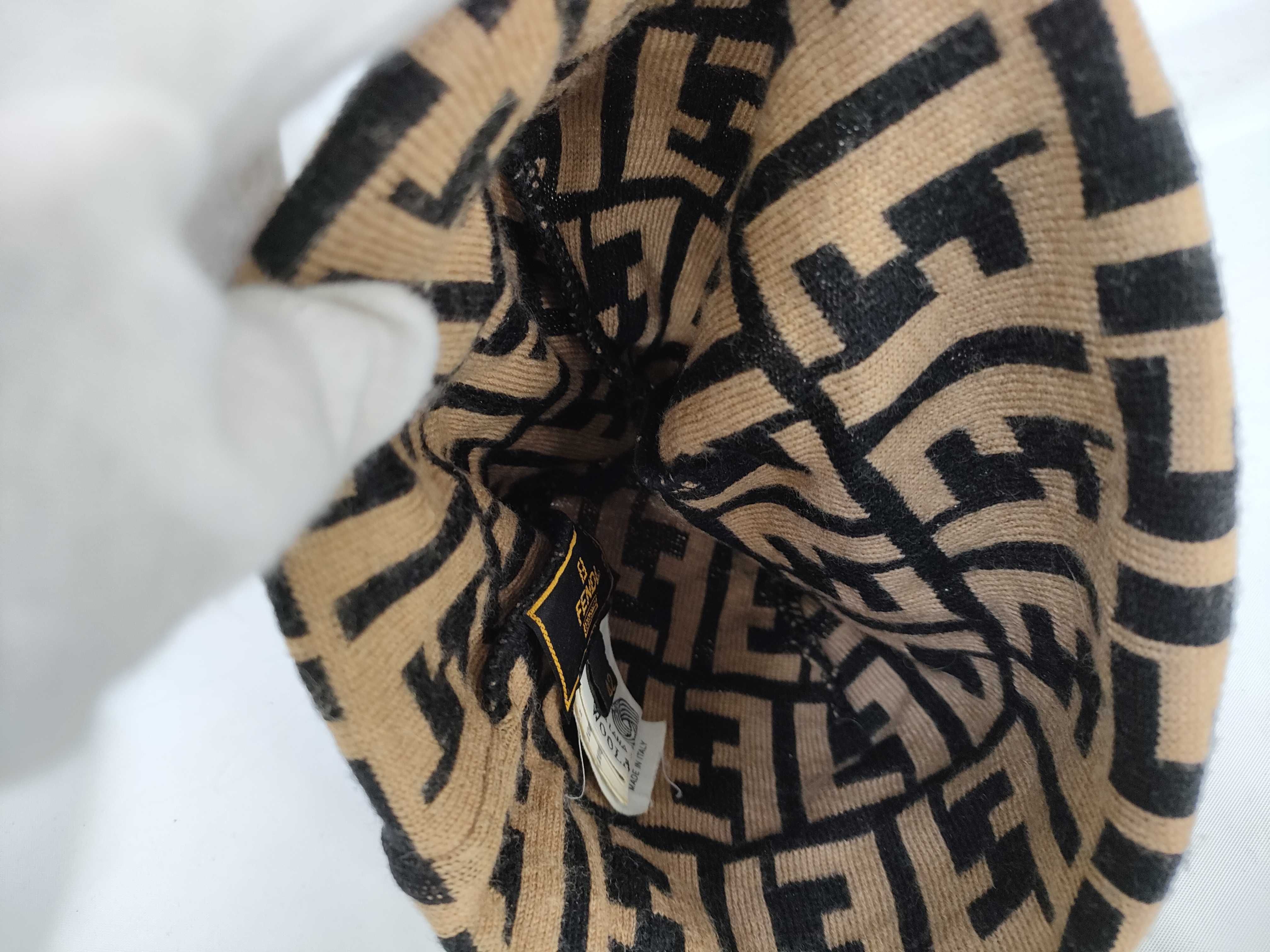 【水曜終了】(10700_0075)FENDI ズッカ柄 ズッカ ニット帽 その他小物