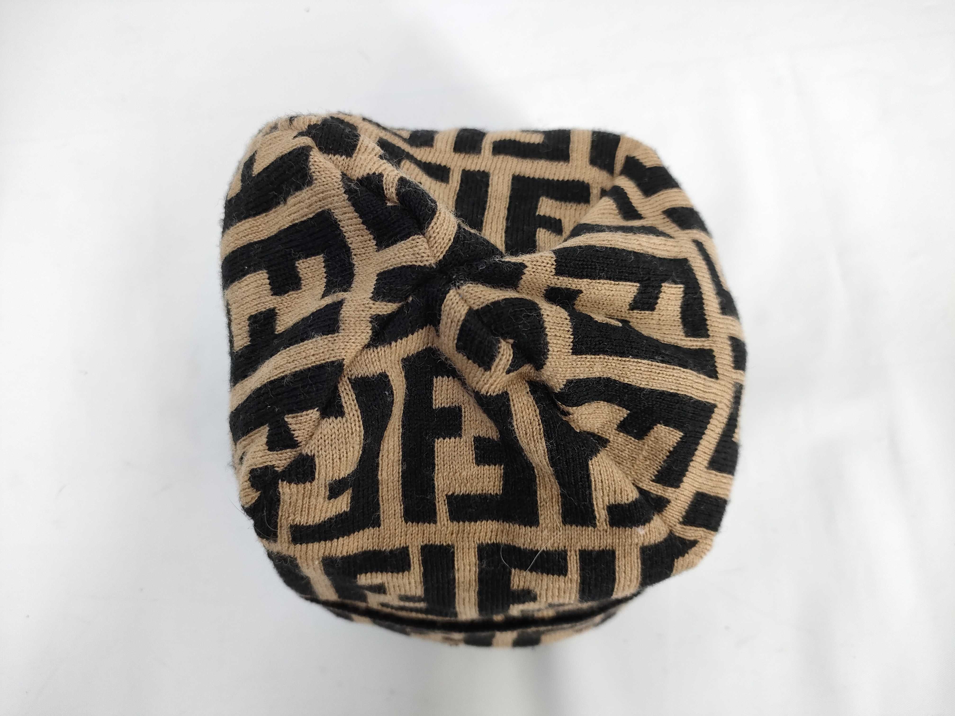 【水曜終了】(10700_0075)FENDI ズッカ柄 ズッカ ニット帽 その他小物