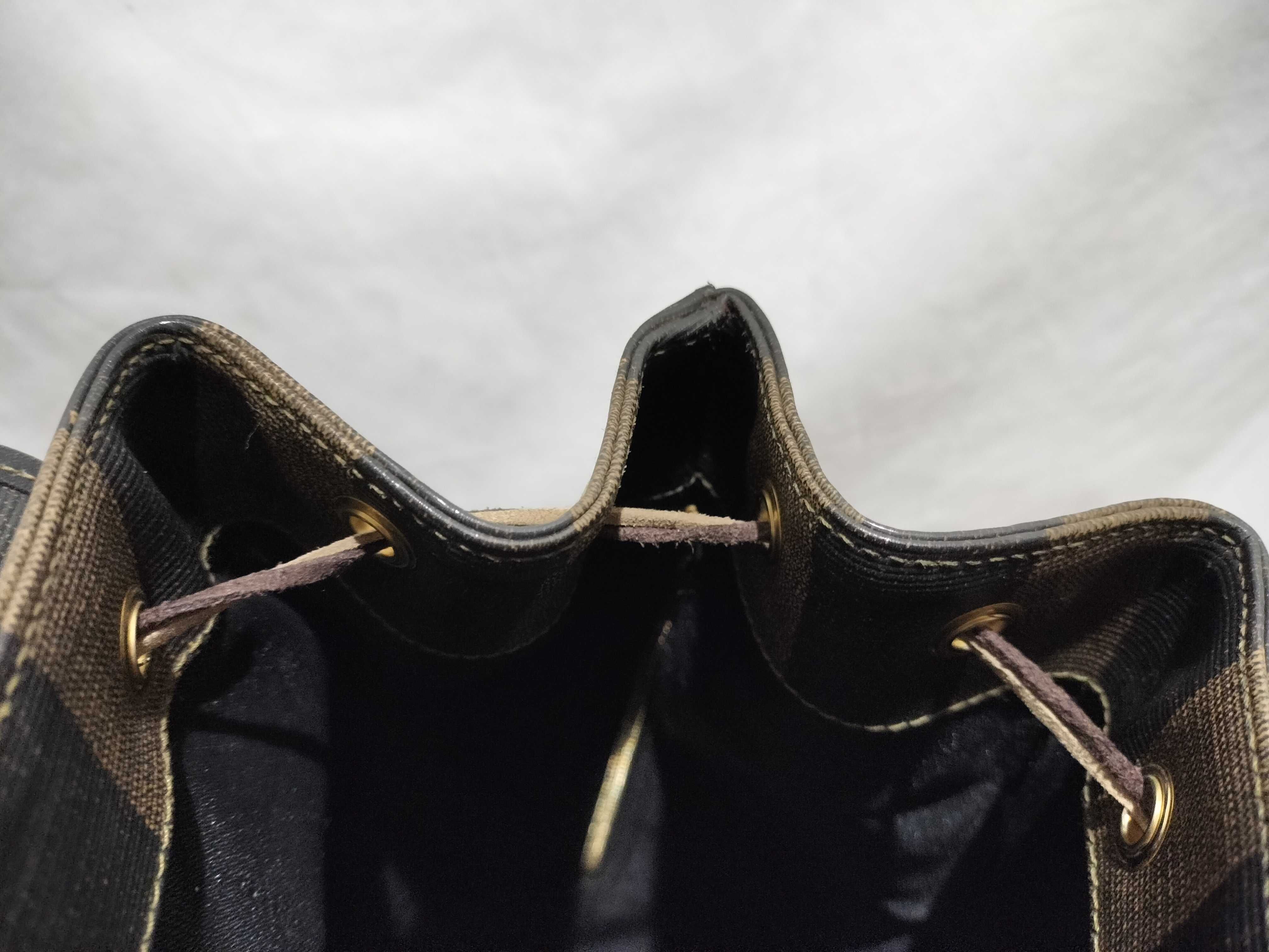 【水曜終了】(10709_0138)FENDI ペカン柄 紐 持ち手切れ リュックサック